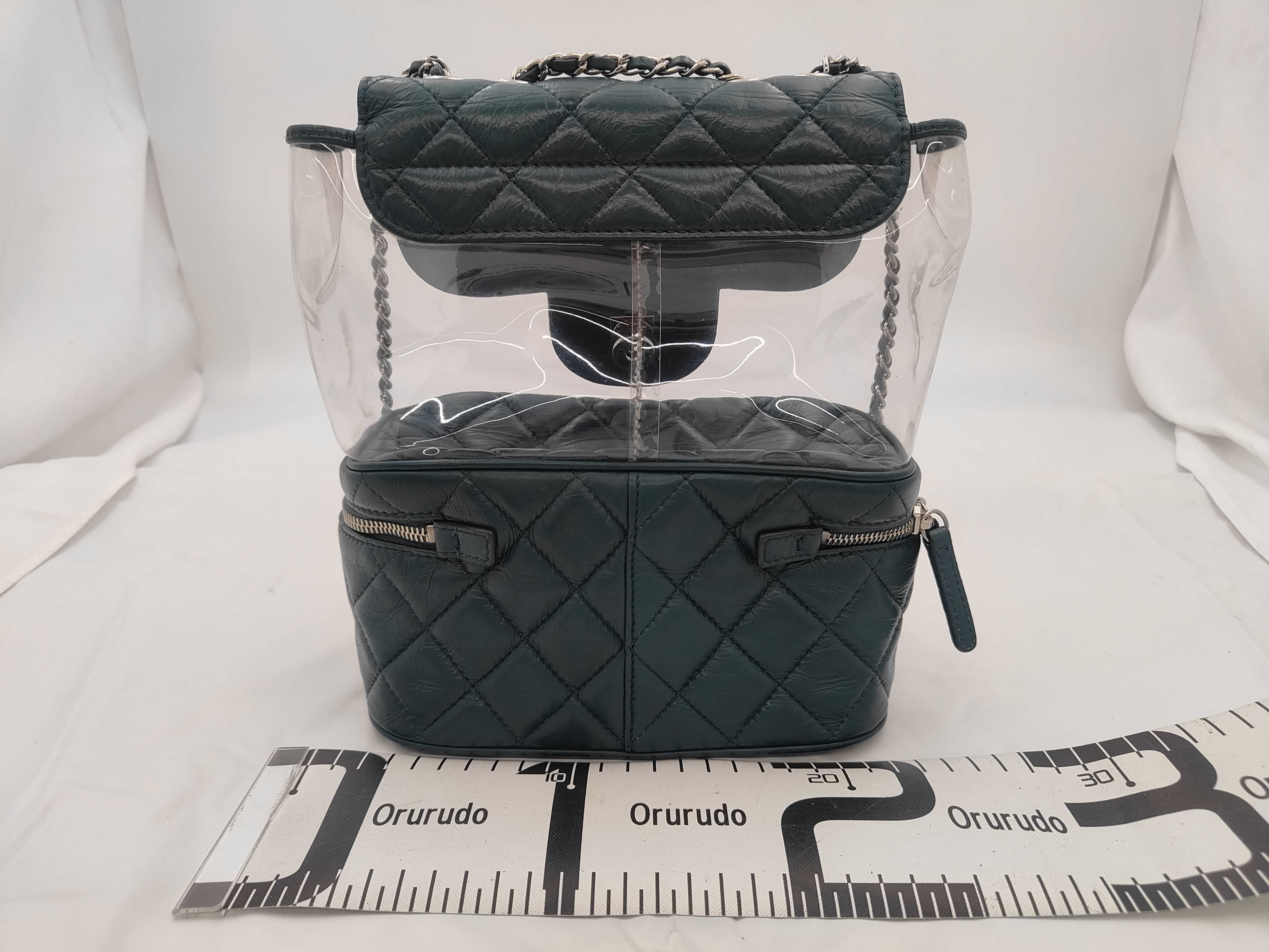 Matelassé Vinyl Shoulder Bag (Green) — view 2