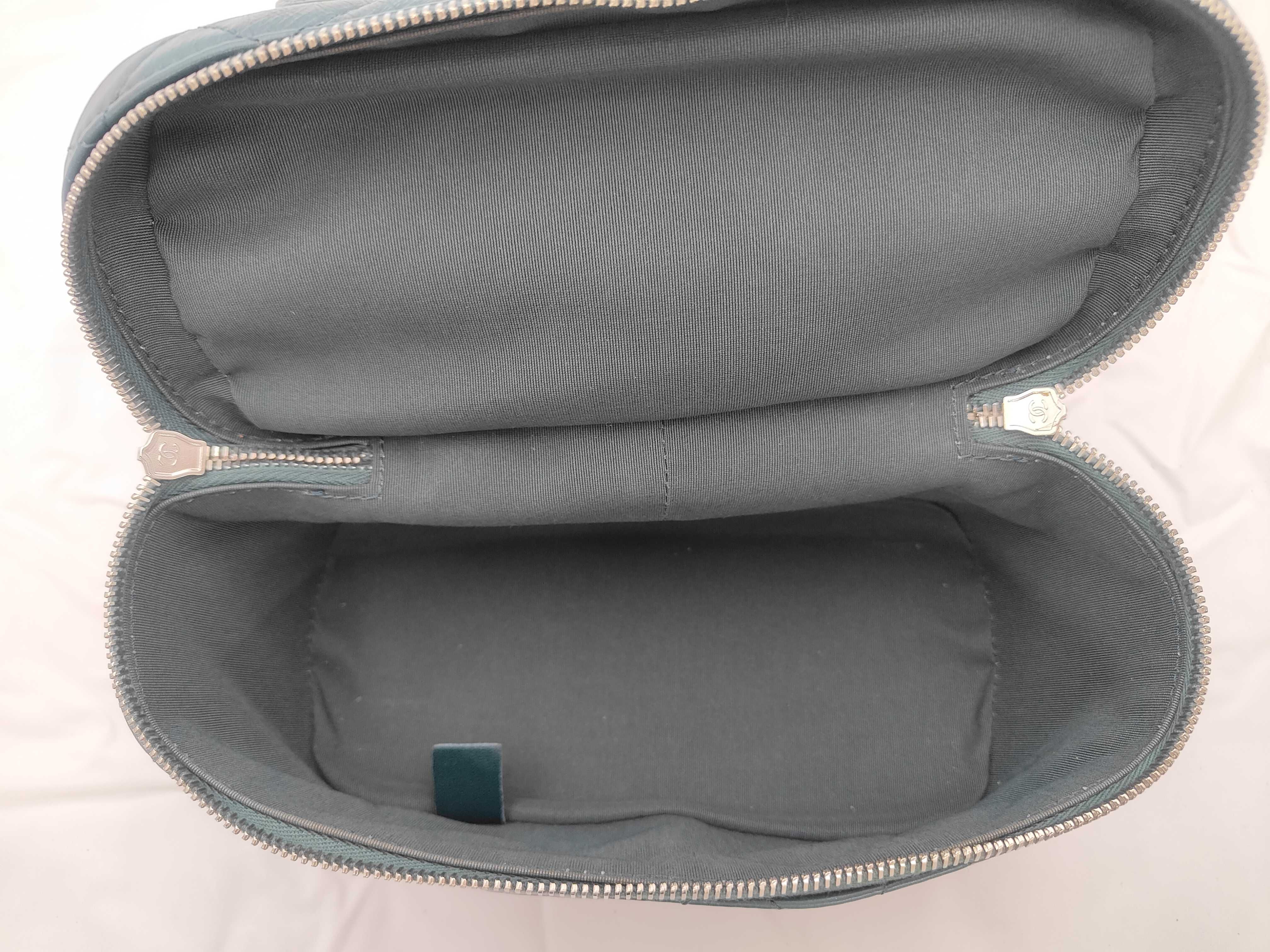 Matelassé Vinyl Shoulder Bag (Green) — view 10