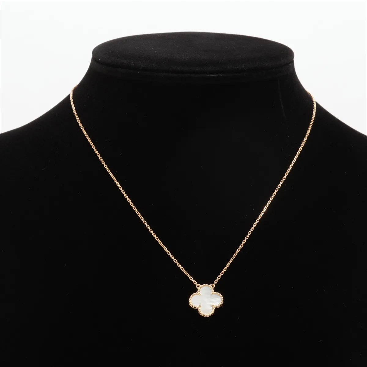 Vintage Alhambra Shell Necklace, 750 (Yellow Gold), 5.3g, JE074080. Features: exposed lobster clasp, open jump ring, and — view 5