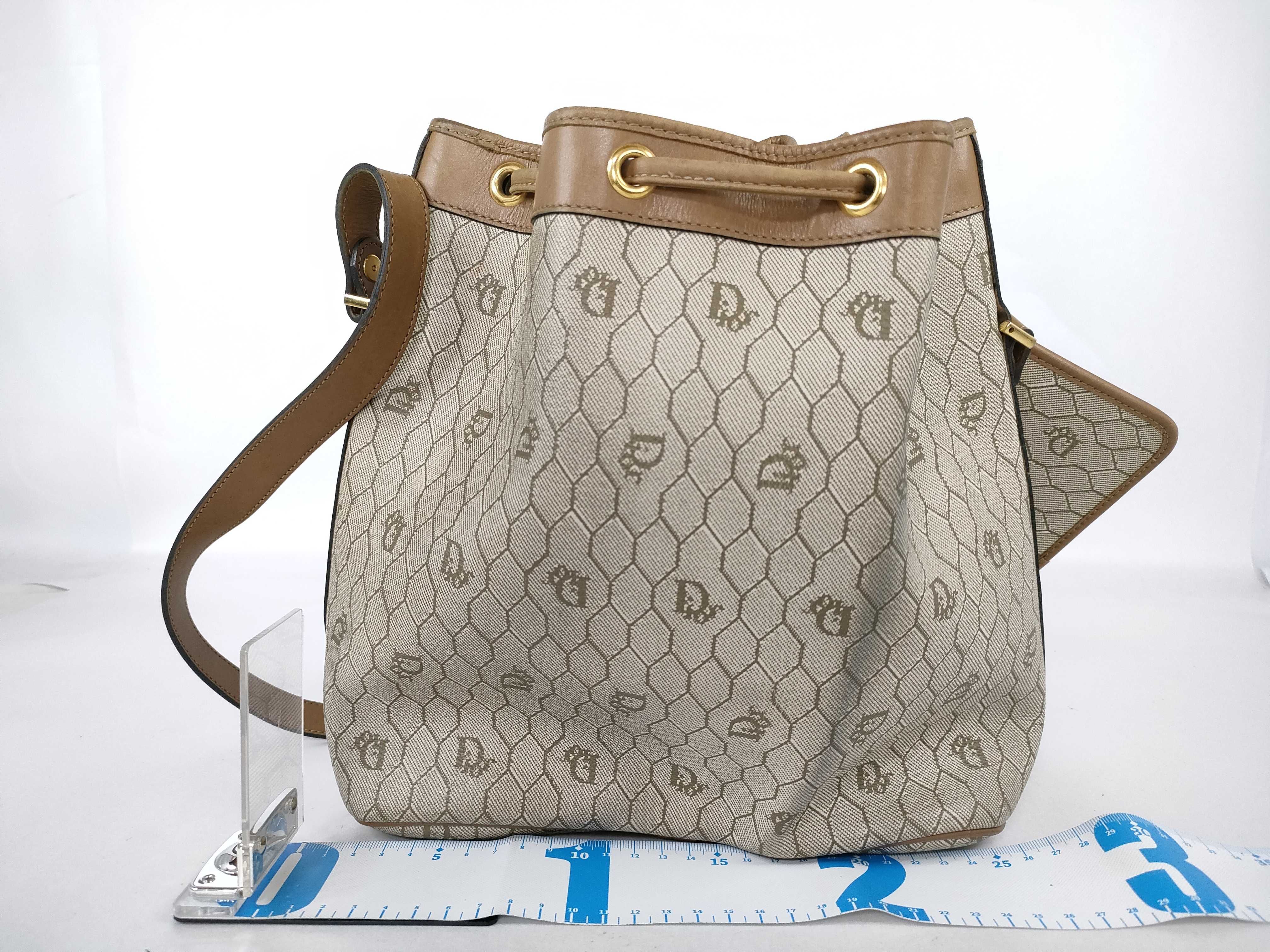 Honeycomb pattern drawstring shoulder bag with pouch — view 2