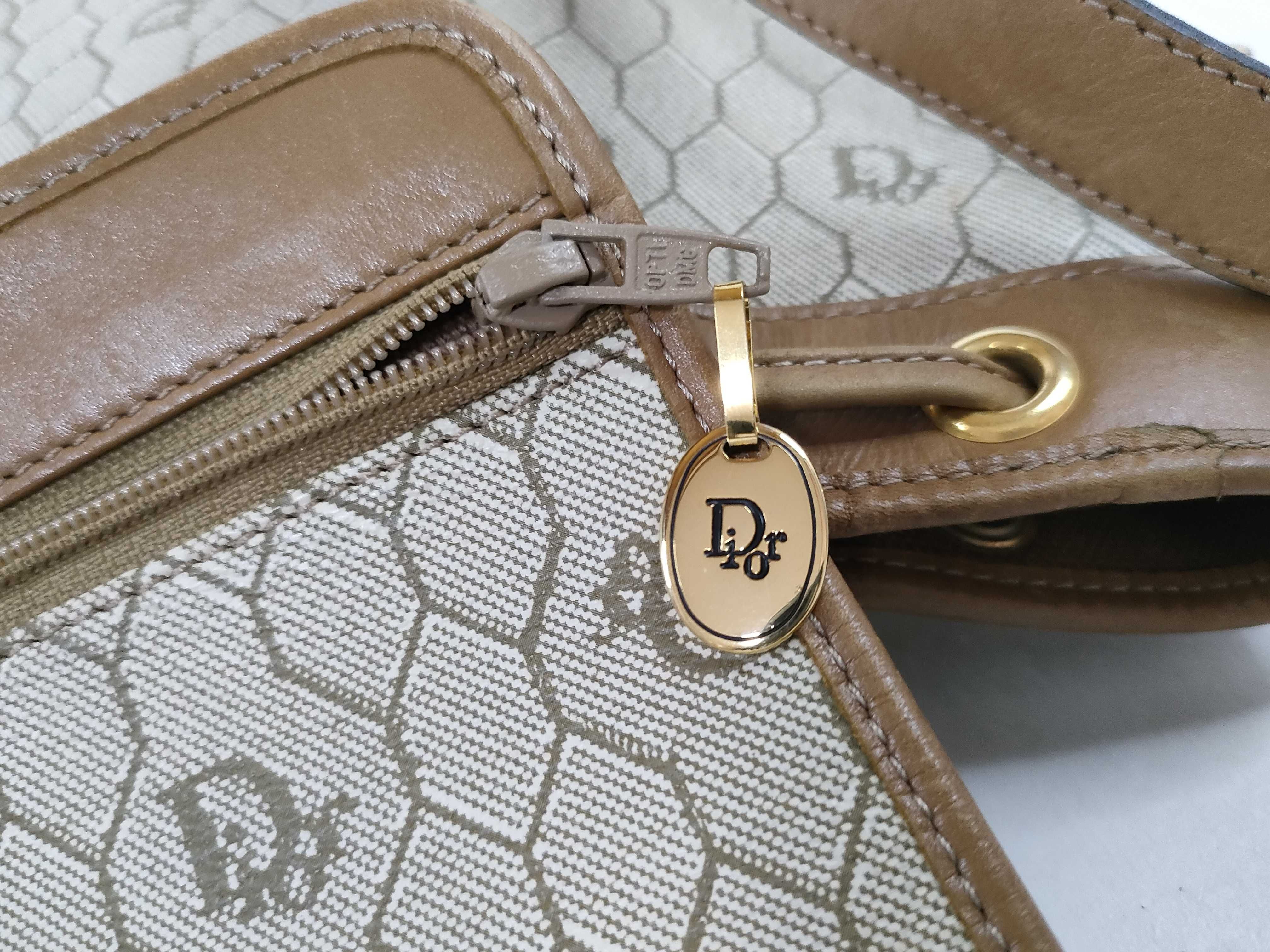 Honeycomb pattern drawstring shoulder bag with pouch — view 13