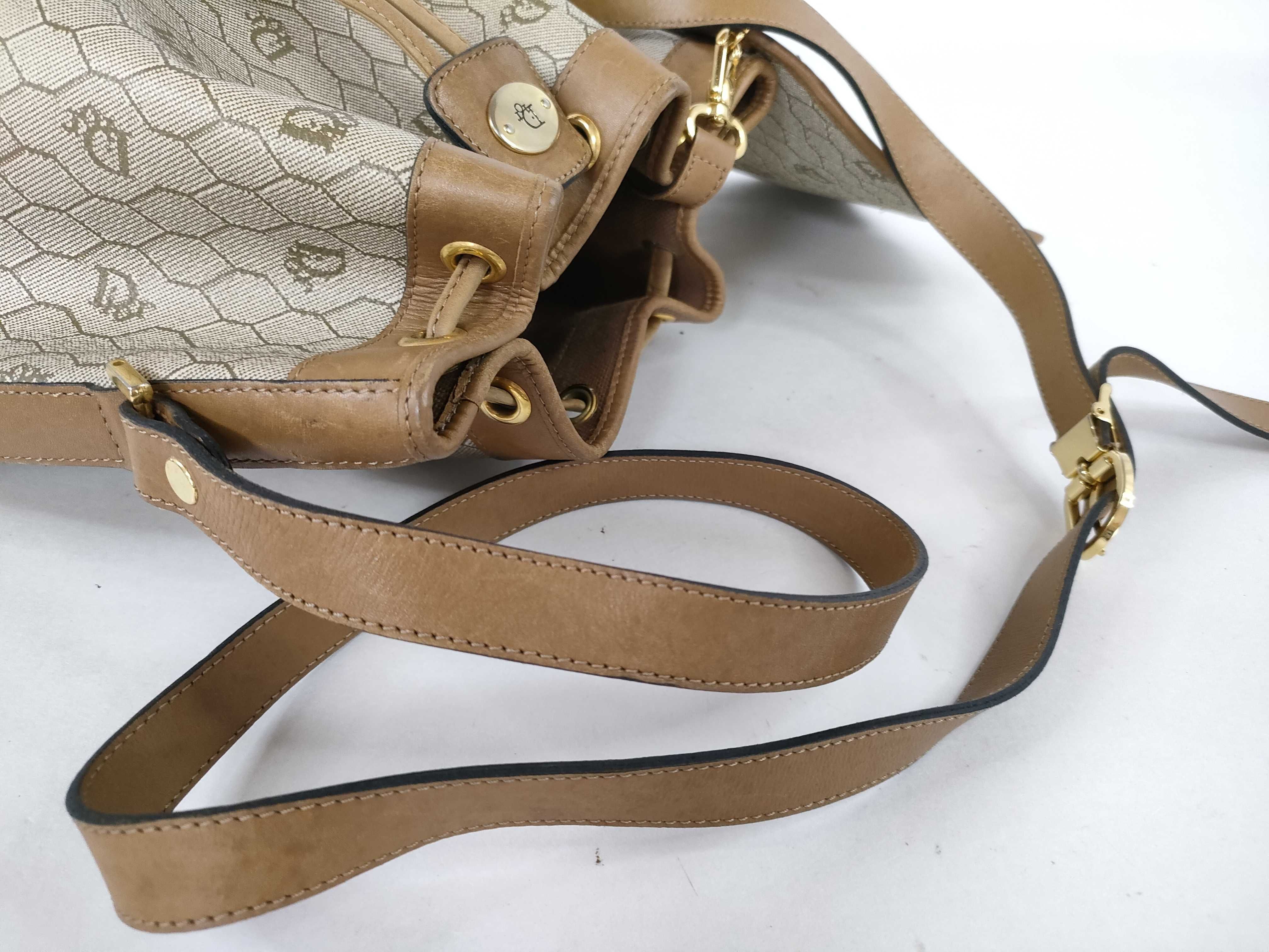 Honeycomb pattern drawstring shoulder bag with pouch — view 3