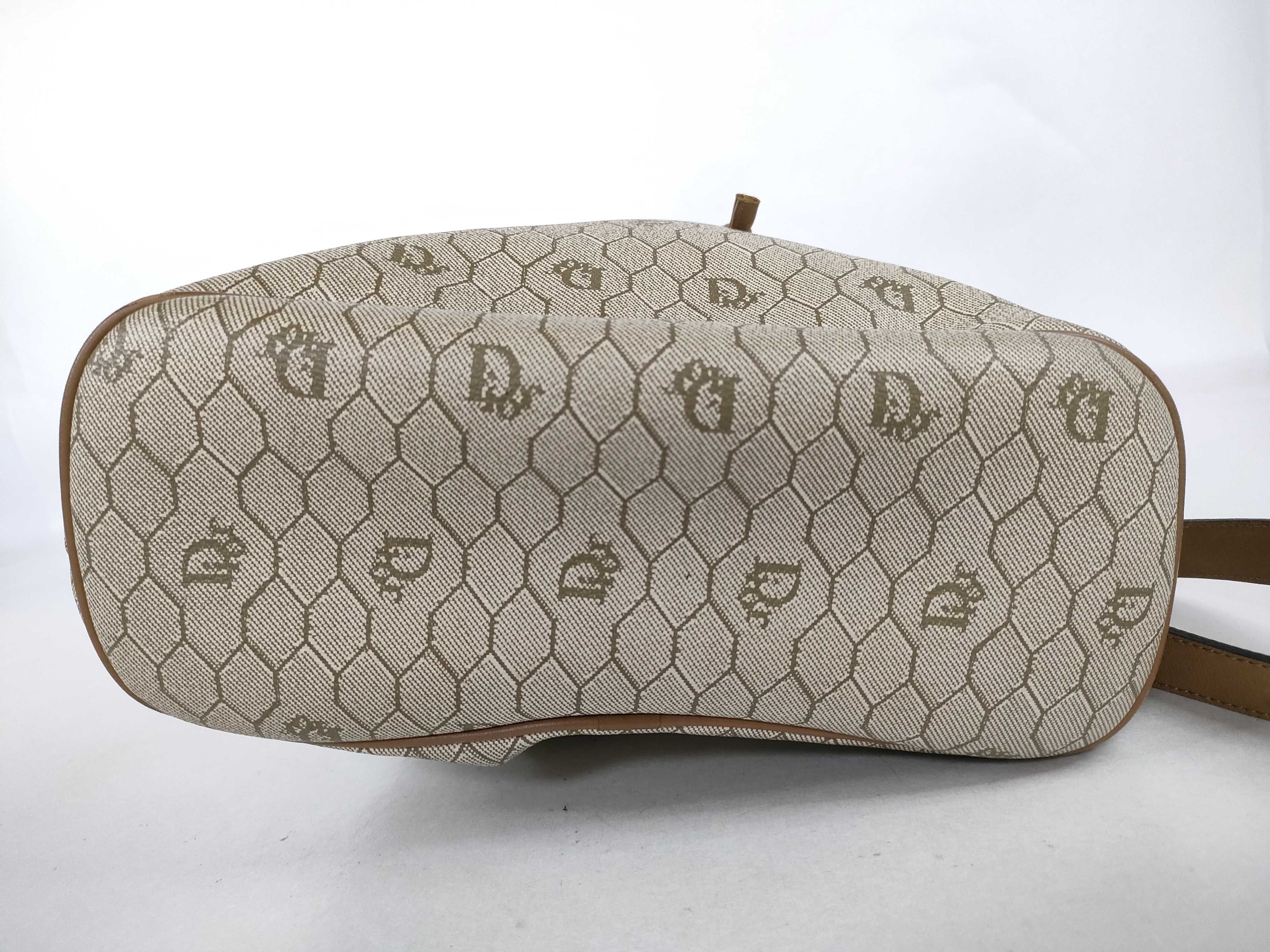 Honeycomb pattern drawstring shoulder bag with pouch — view 7