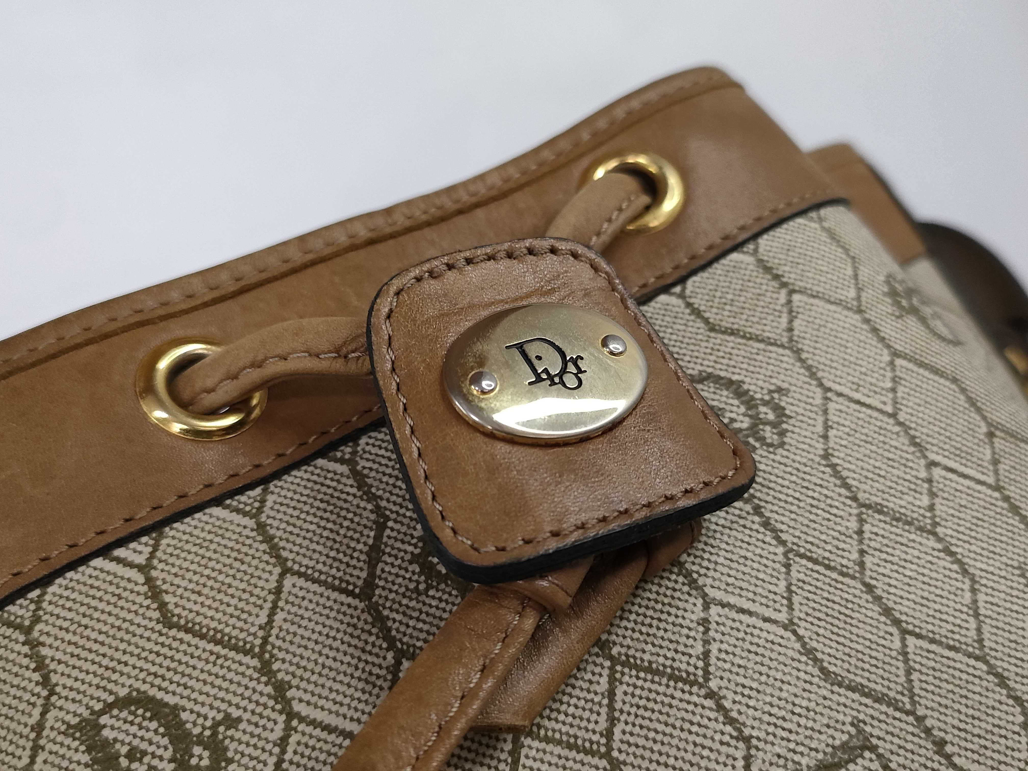 Honeycomb pattern drawstring shoulder bag with pouch — view 10