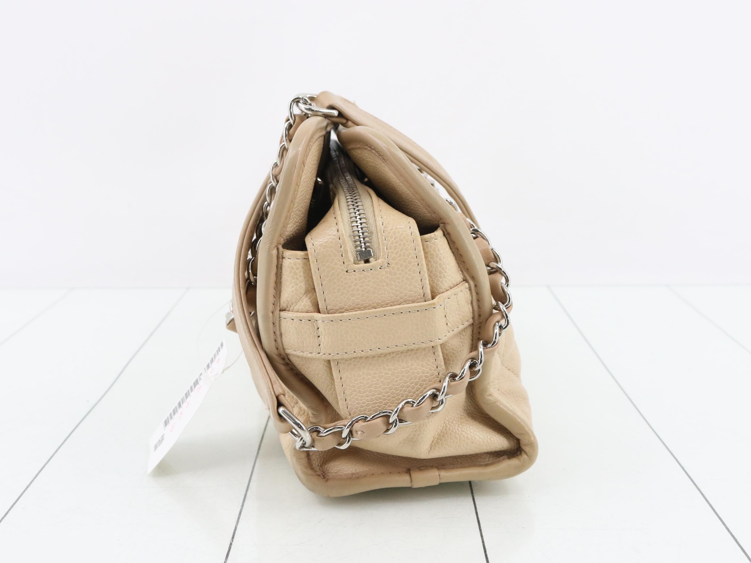 Matelassé Chain Shoulder Bag, Caviar Leather, 7673220 — view 4