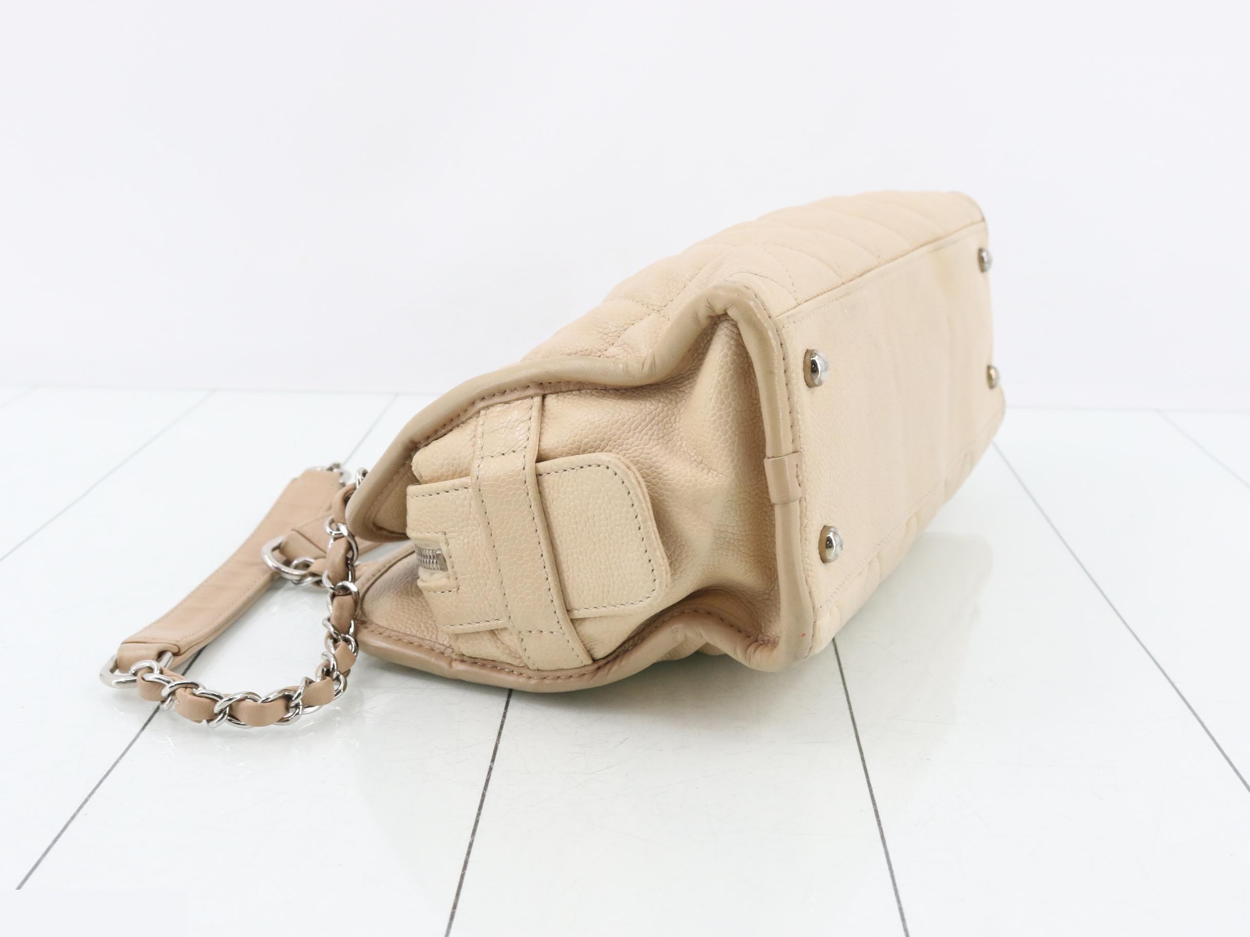 Matelassé Chain Shoulder Bag, Caviar Leather, 7673220 — view 5