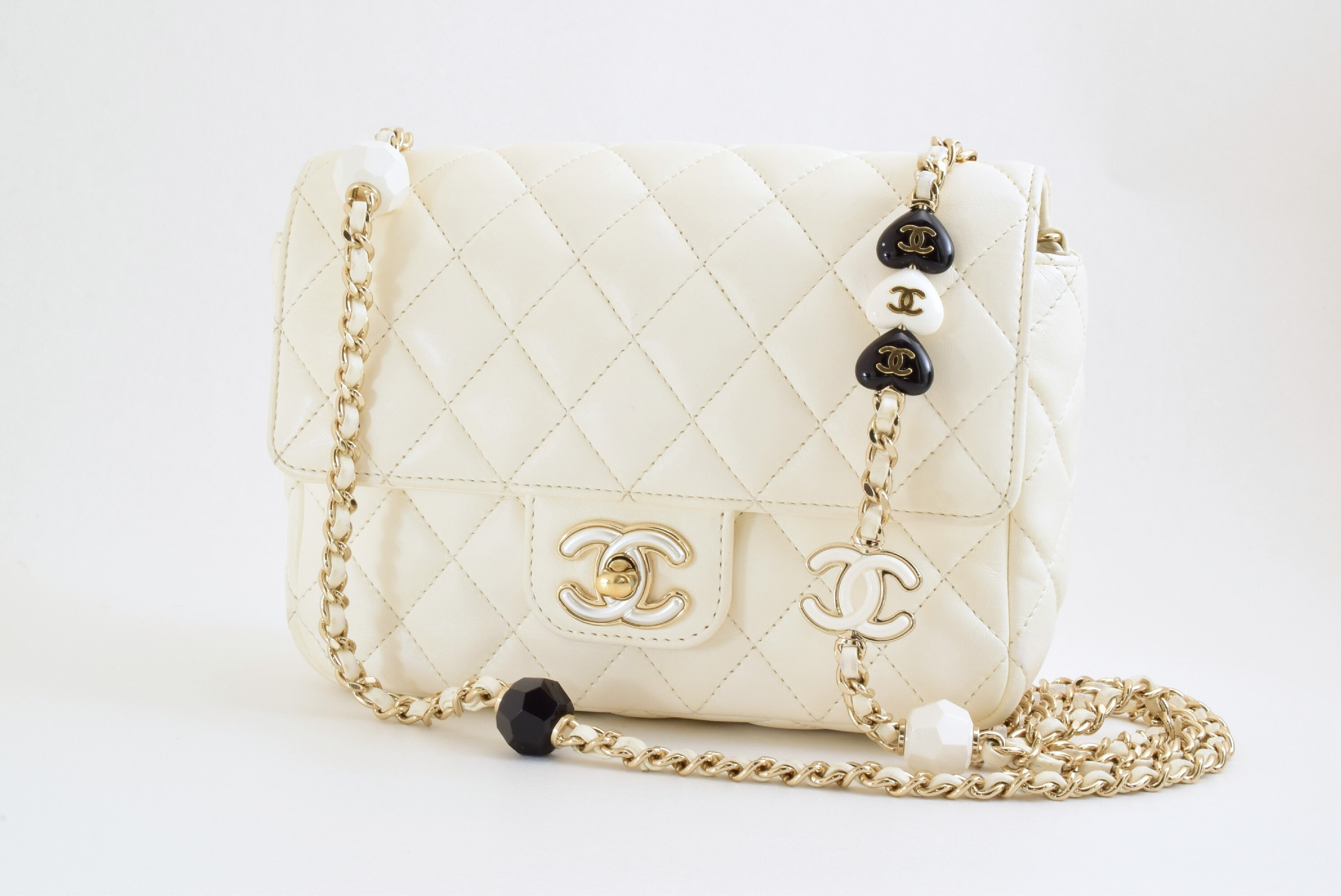 Matelassé Mini White Chain Shoulder Bag with Serial Number Plate