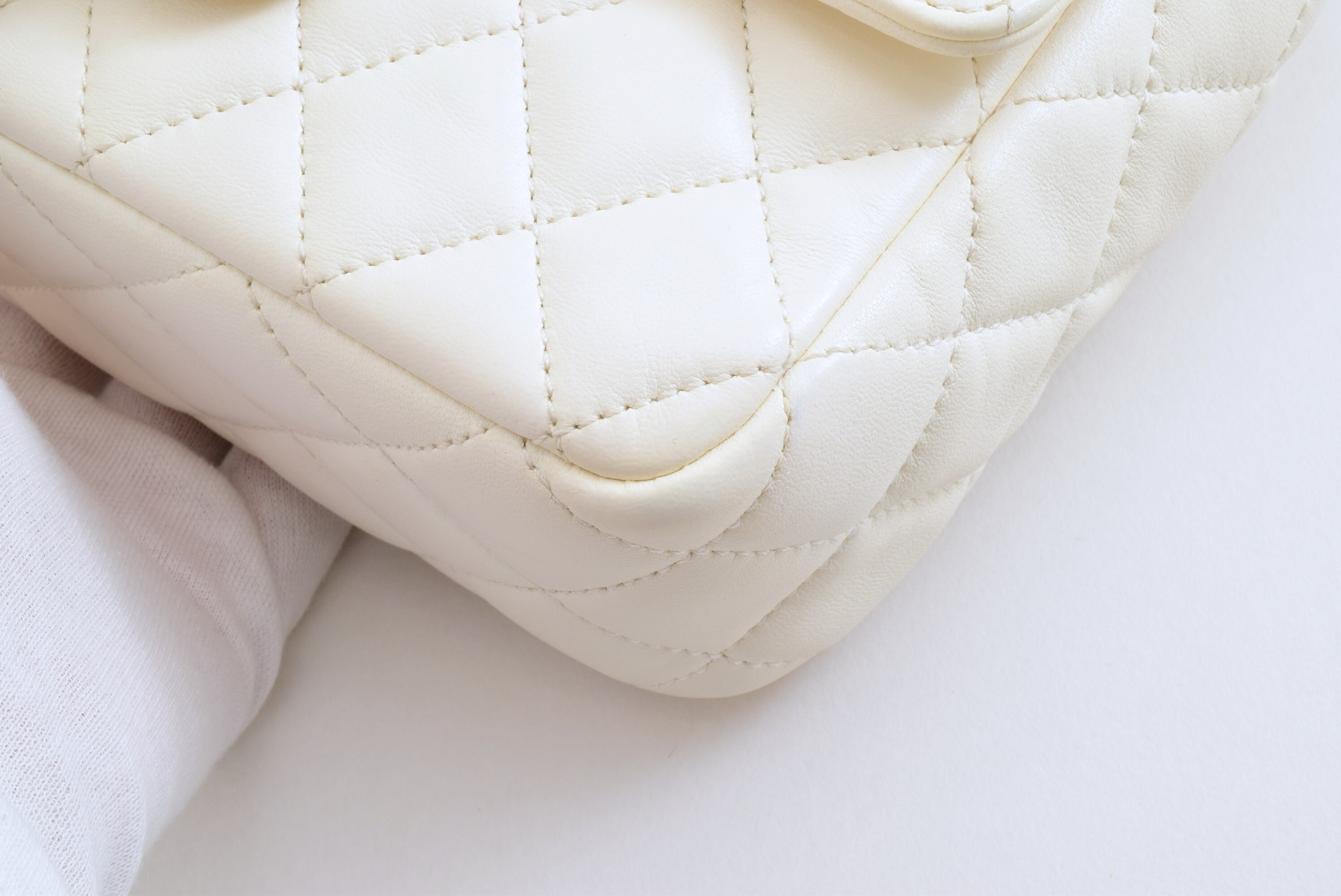 Matelassé Mini White Chain Shoulder Bag with Serial Number Plate — view 5