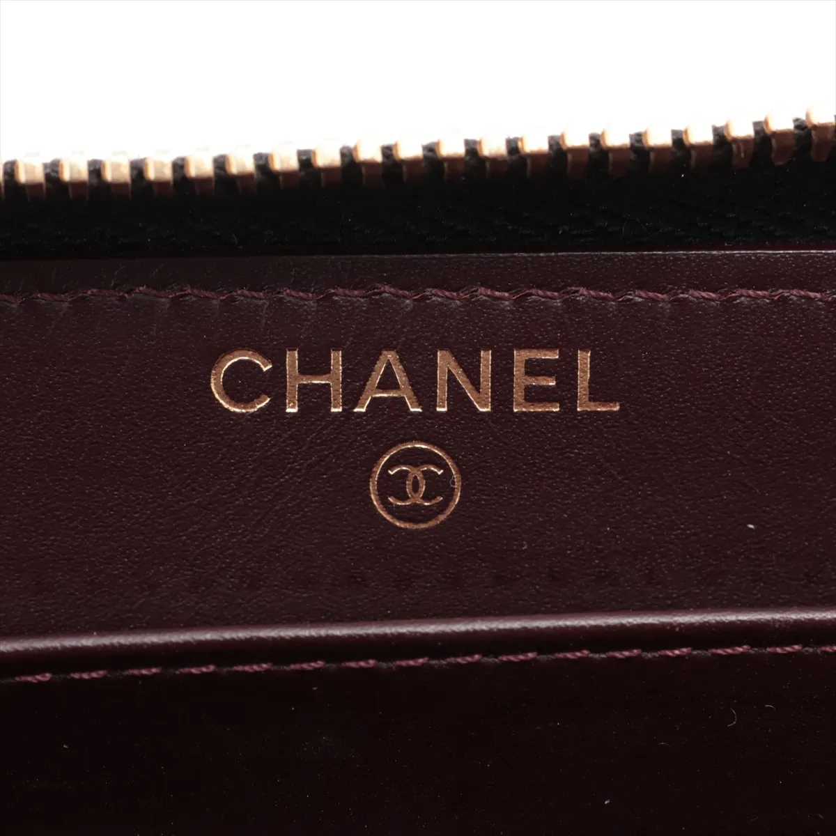 Matelasse Caviar Skin Round Zip Wallet Black Gold Hardware 21091748 Seal Black Light No Reaction — view 9