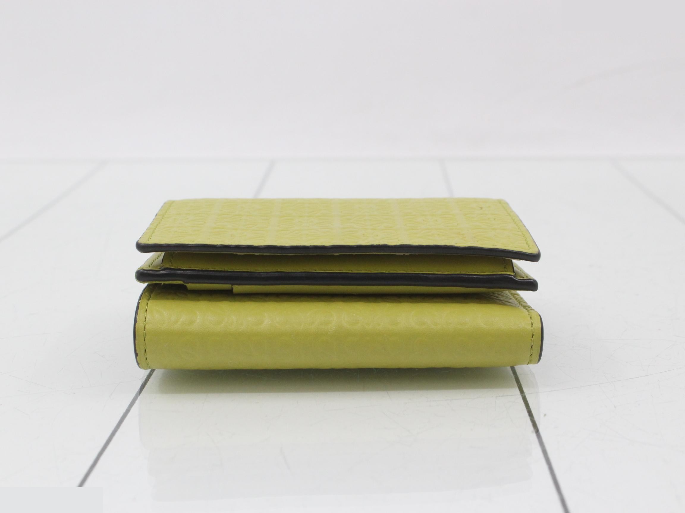 Other lines: Bags and Wallets — view 3