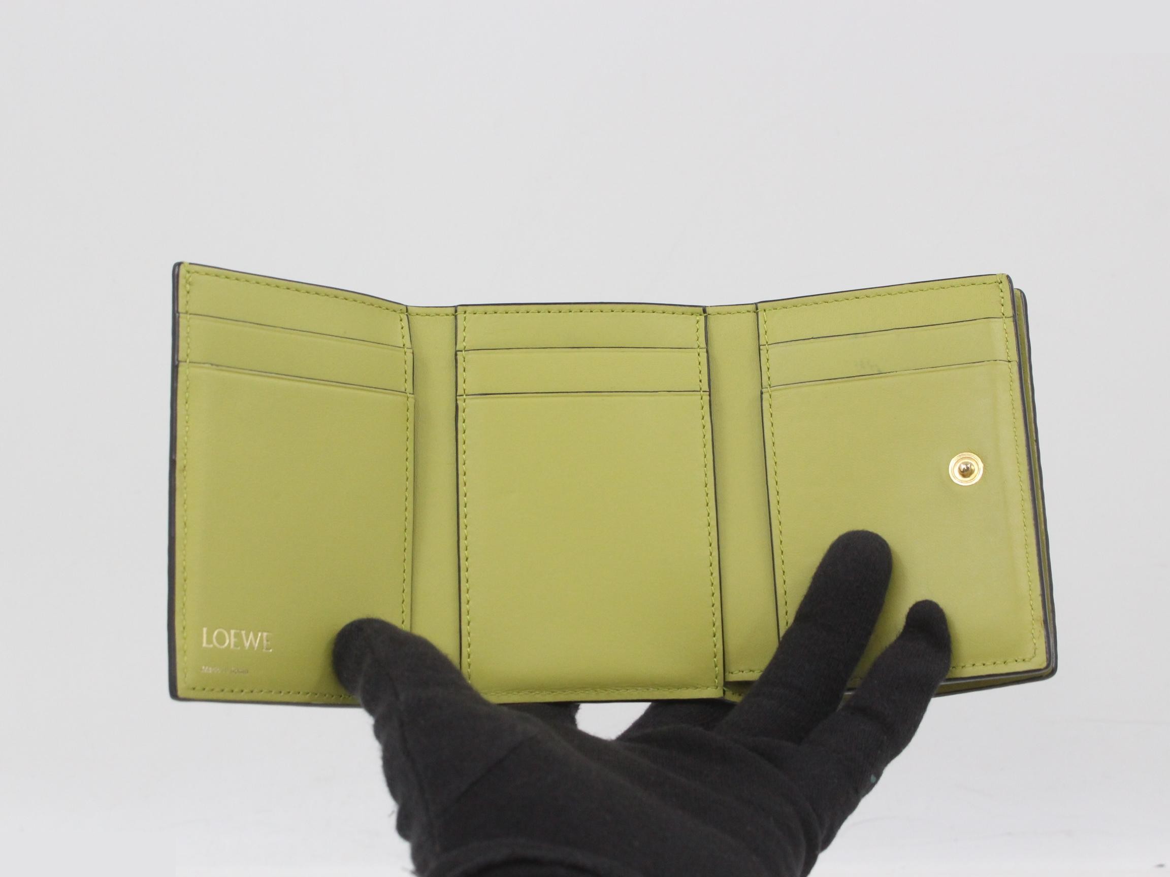 Other lines: Bags and Wallets — view 4