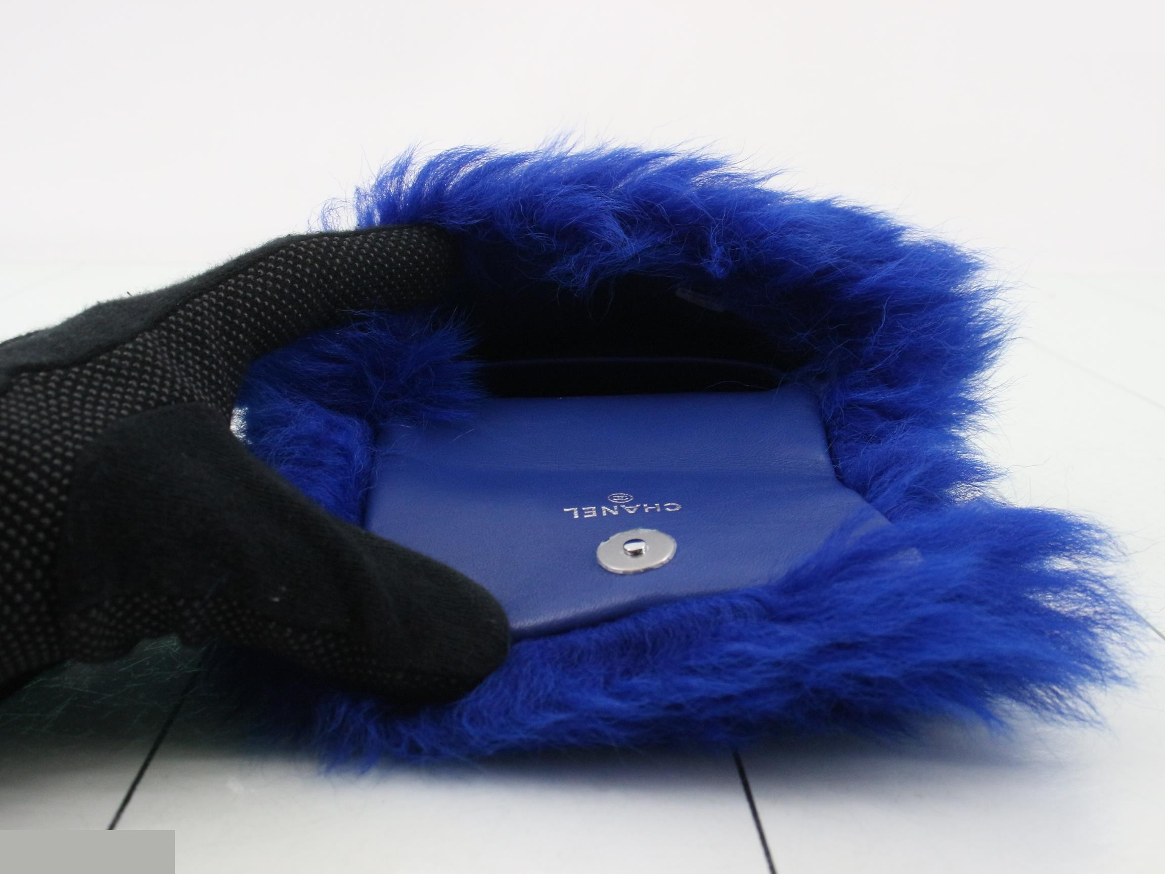 Shearling pouch, blue tones — view 4