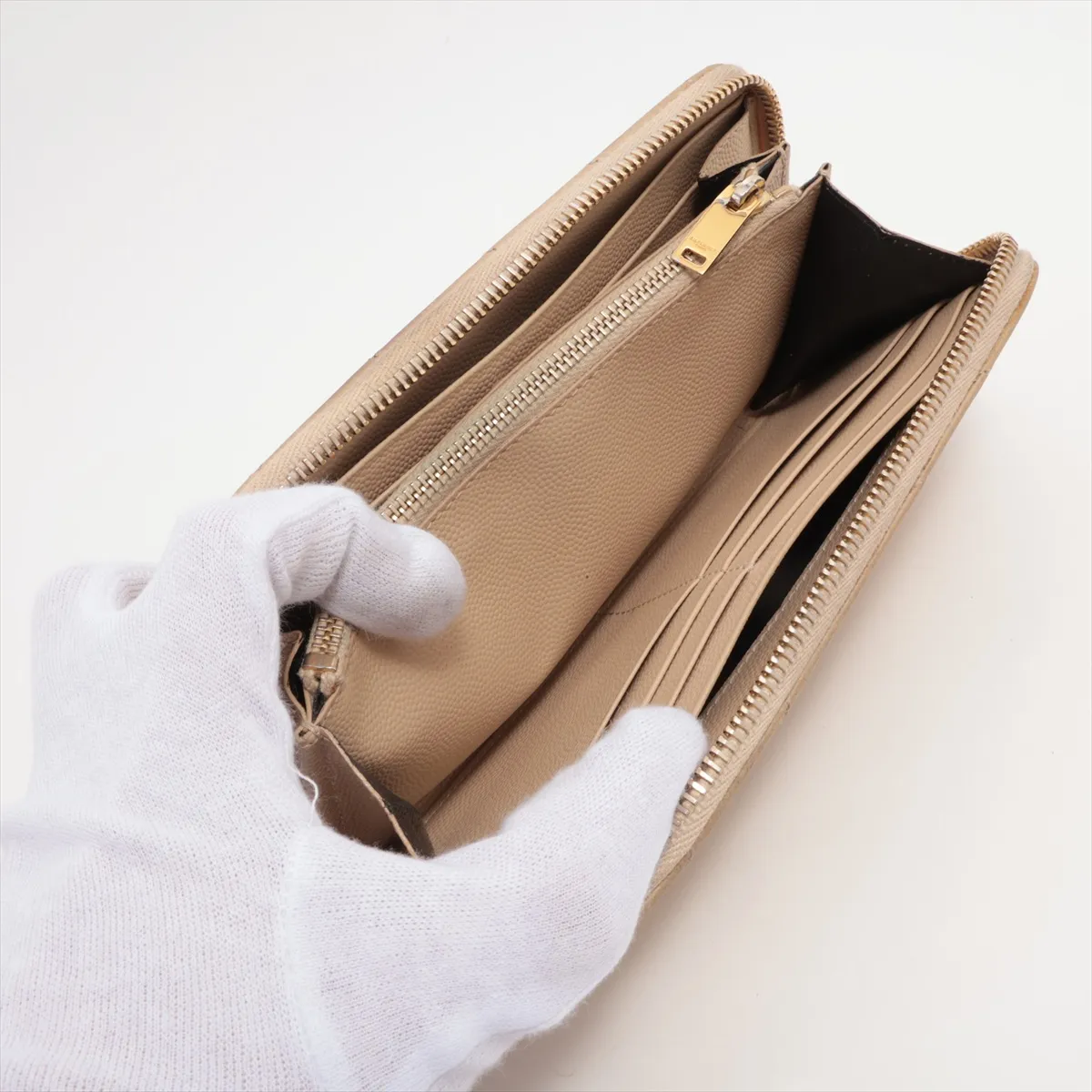 V Stitch HPP358094 Leather Round Zip Wallet Beige — view 6