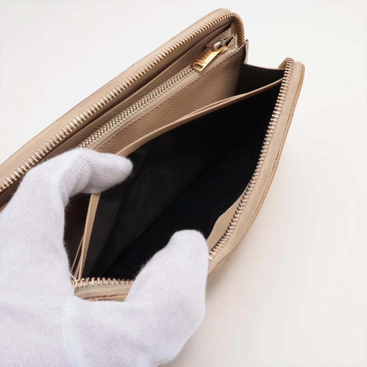 V Stitch HPP358094 Leather Round Zip Wallet Beige — view 7