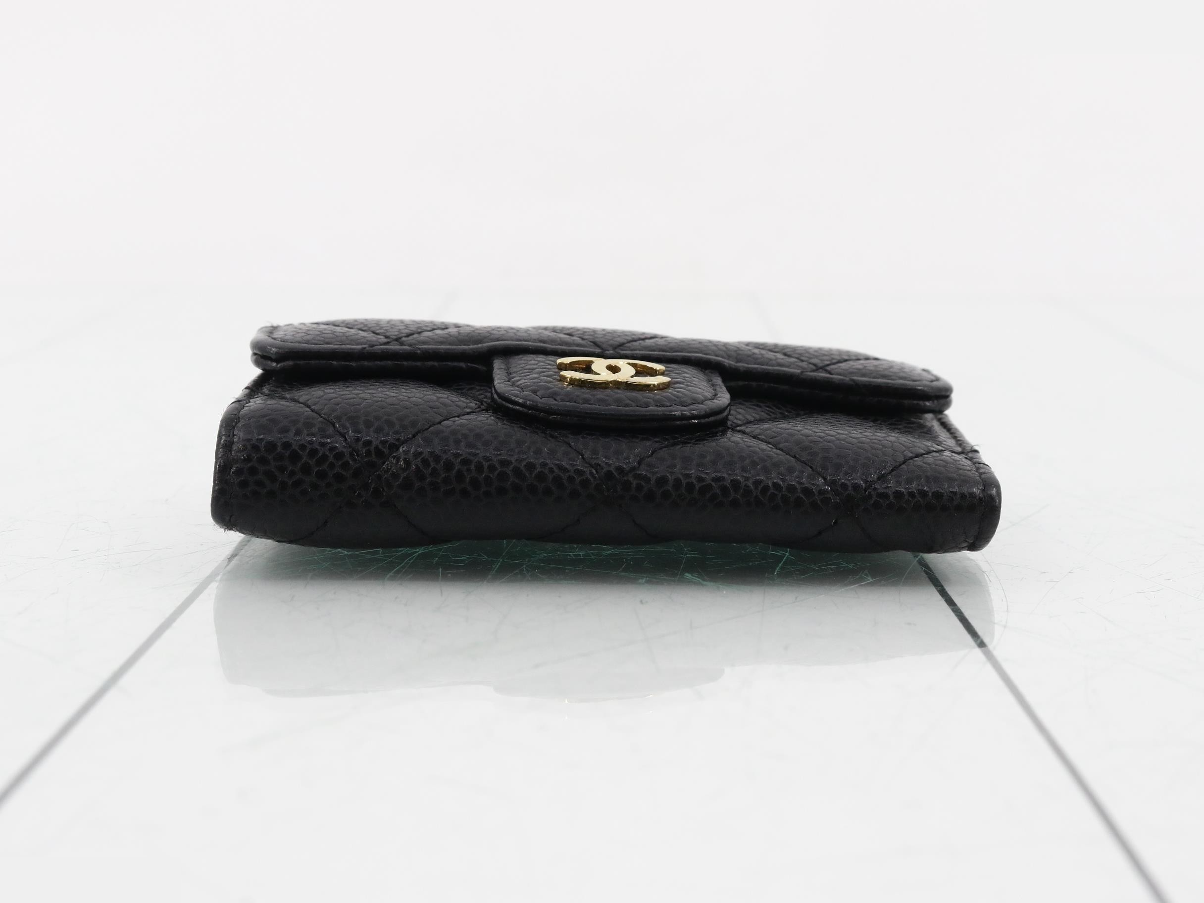 Six-key case, caviar leather, black, gold hardware, Coco Mark, serial number in the 20s. — view 3