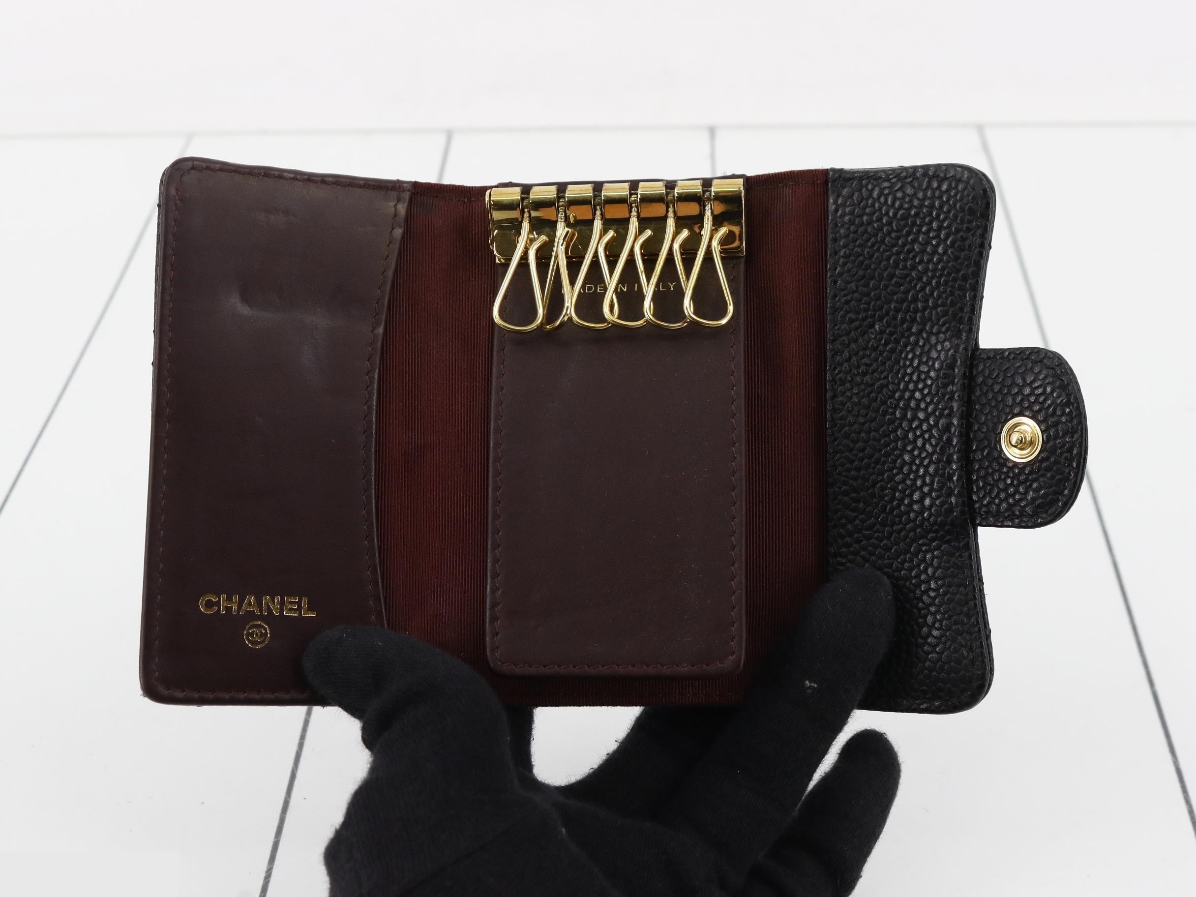 Six-key case, caviar leather, black, gold hardware, Coco Mark, serial number in the 20s. — view 4