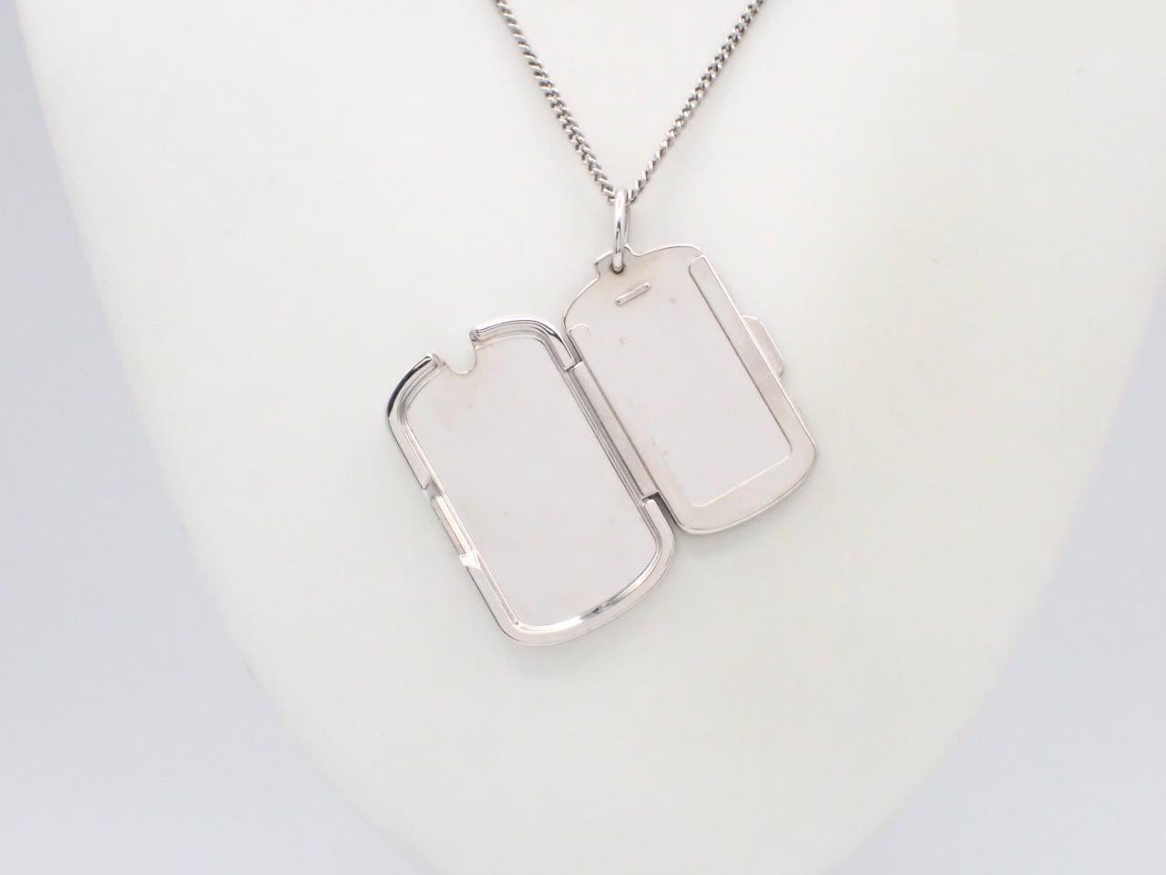 LV Locket Necklace Monogram — view 2
