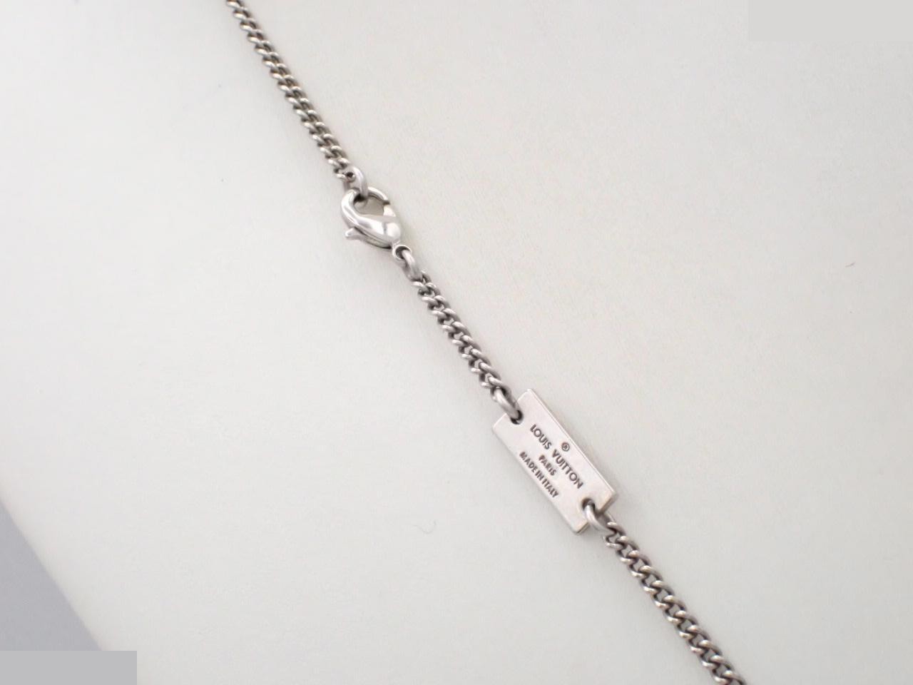 LV Locket Necklace Monogram — view 3