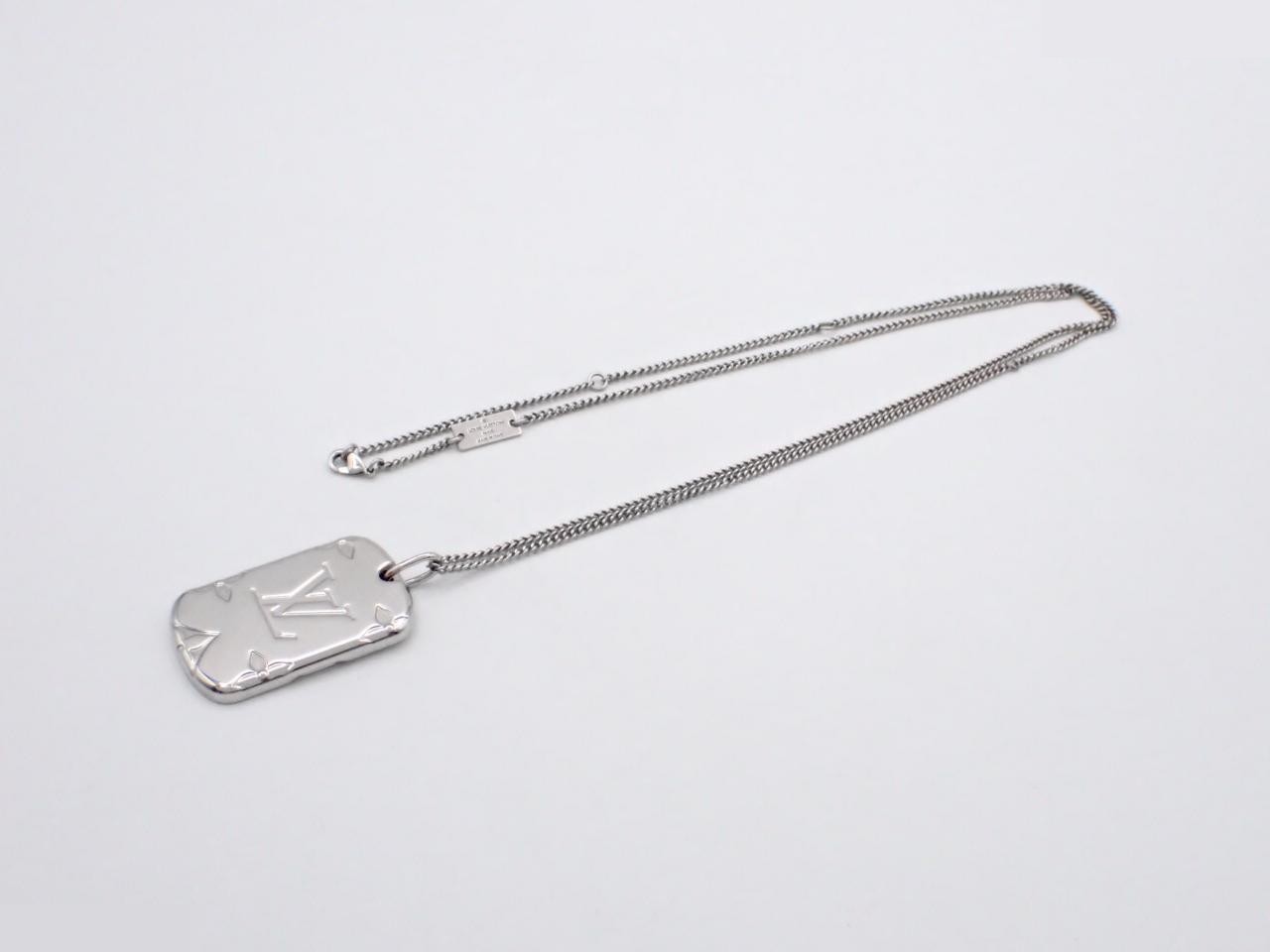 LV Locket Necklace Monogram — view 4