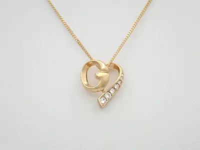 Other line: Precious metal necklaces and pendants, neck circumference approximately 38 cm.