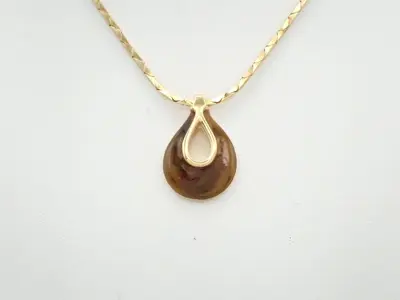 Other lines: Precious metals, necklaces, pendants, chains approximately 40cm long.
