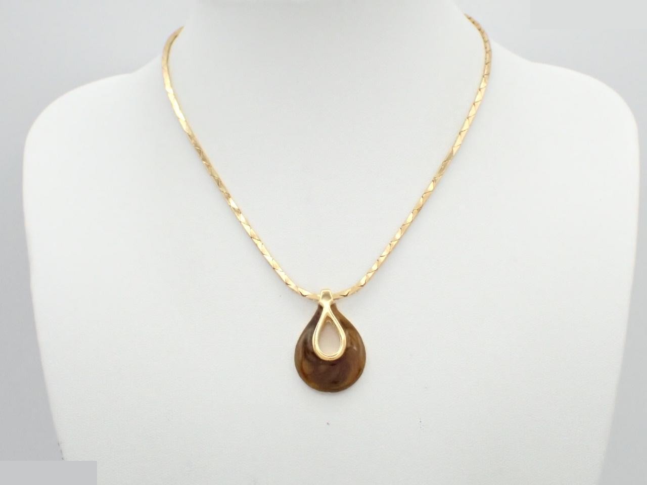 Other lines: Precious metals, necklaces, pendants, chains approximately 40cm long. — view 3