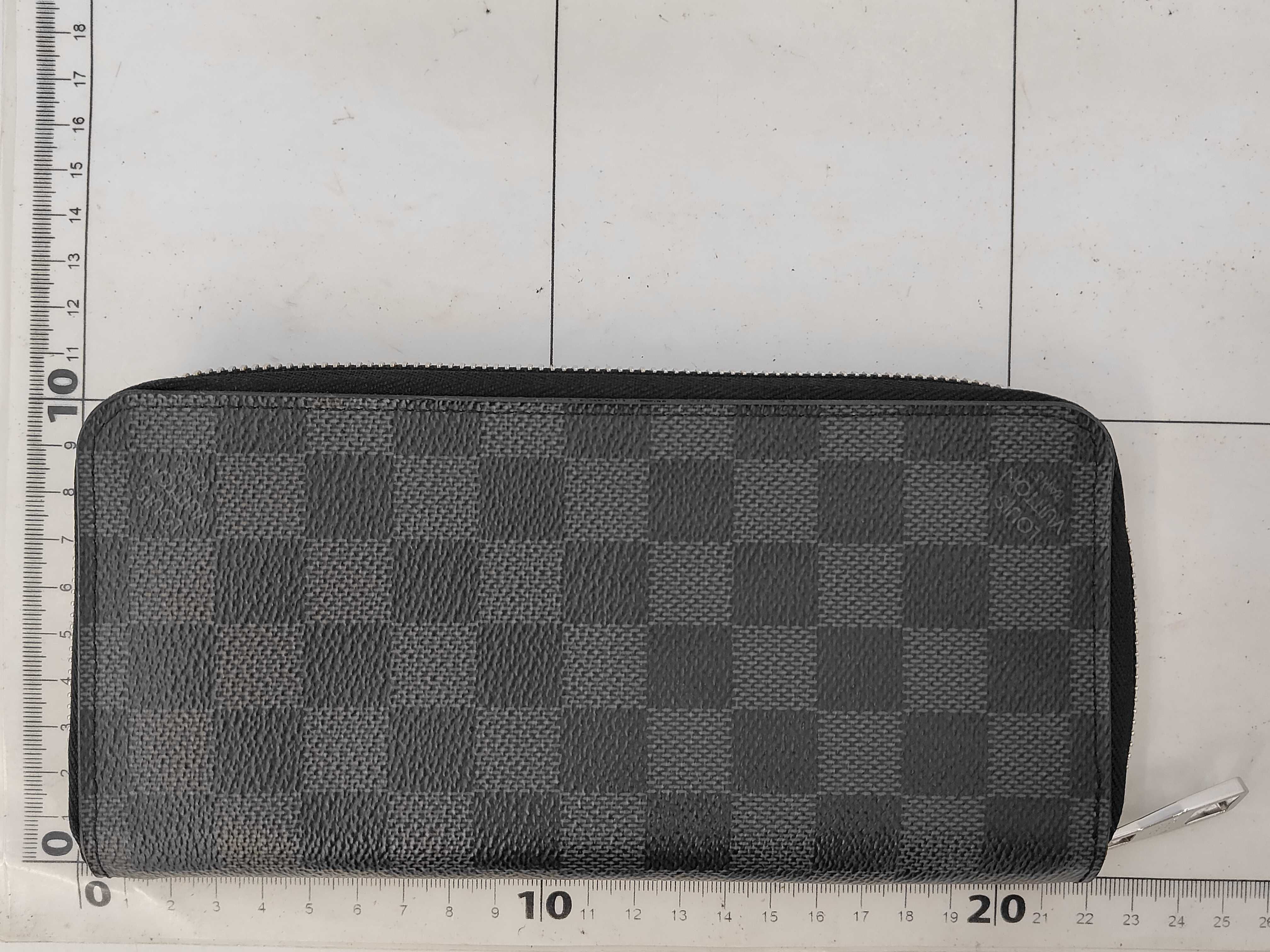 LV wallet — view 2