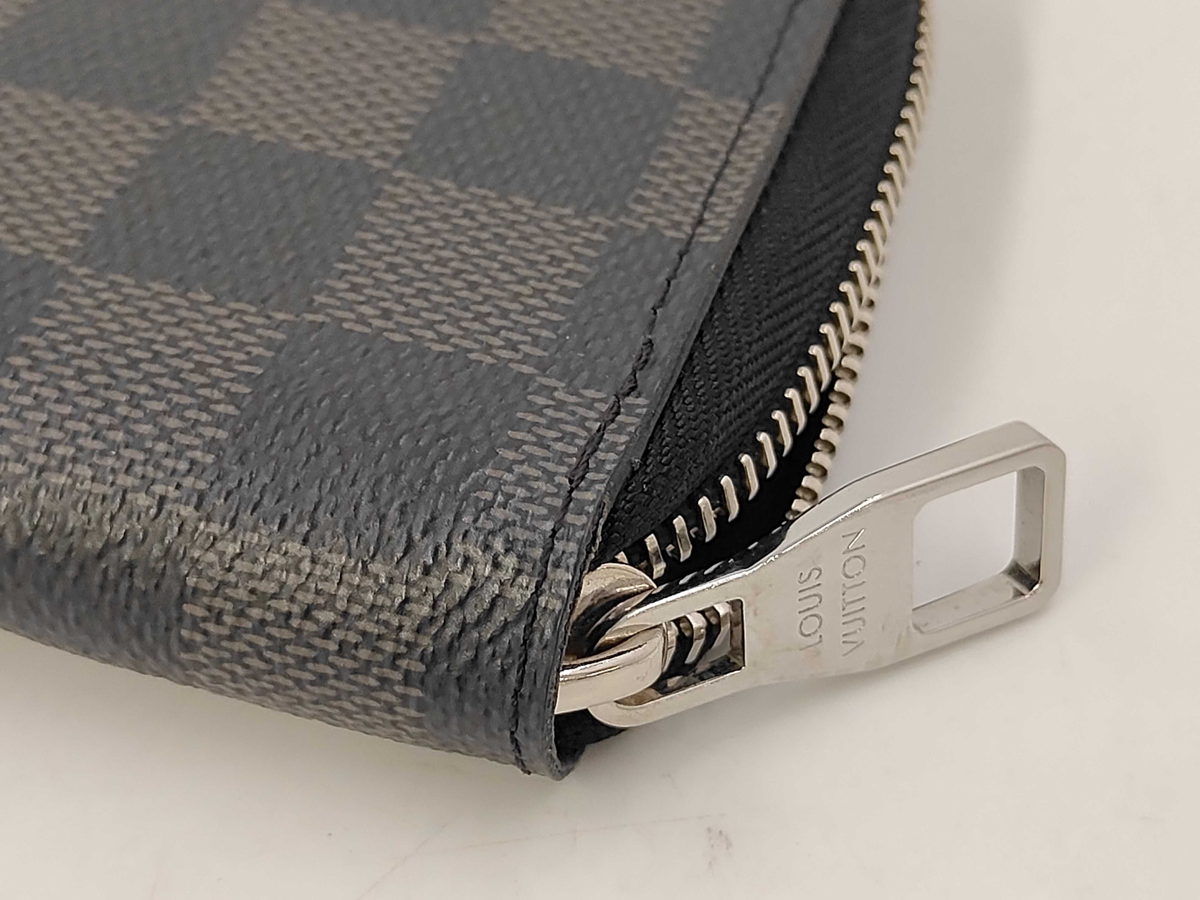 LV wallet — view 3