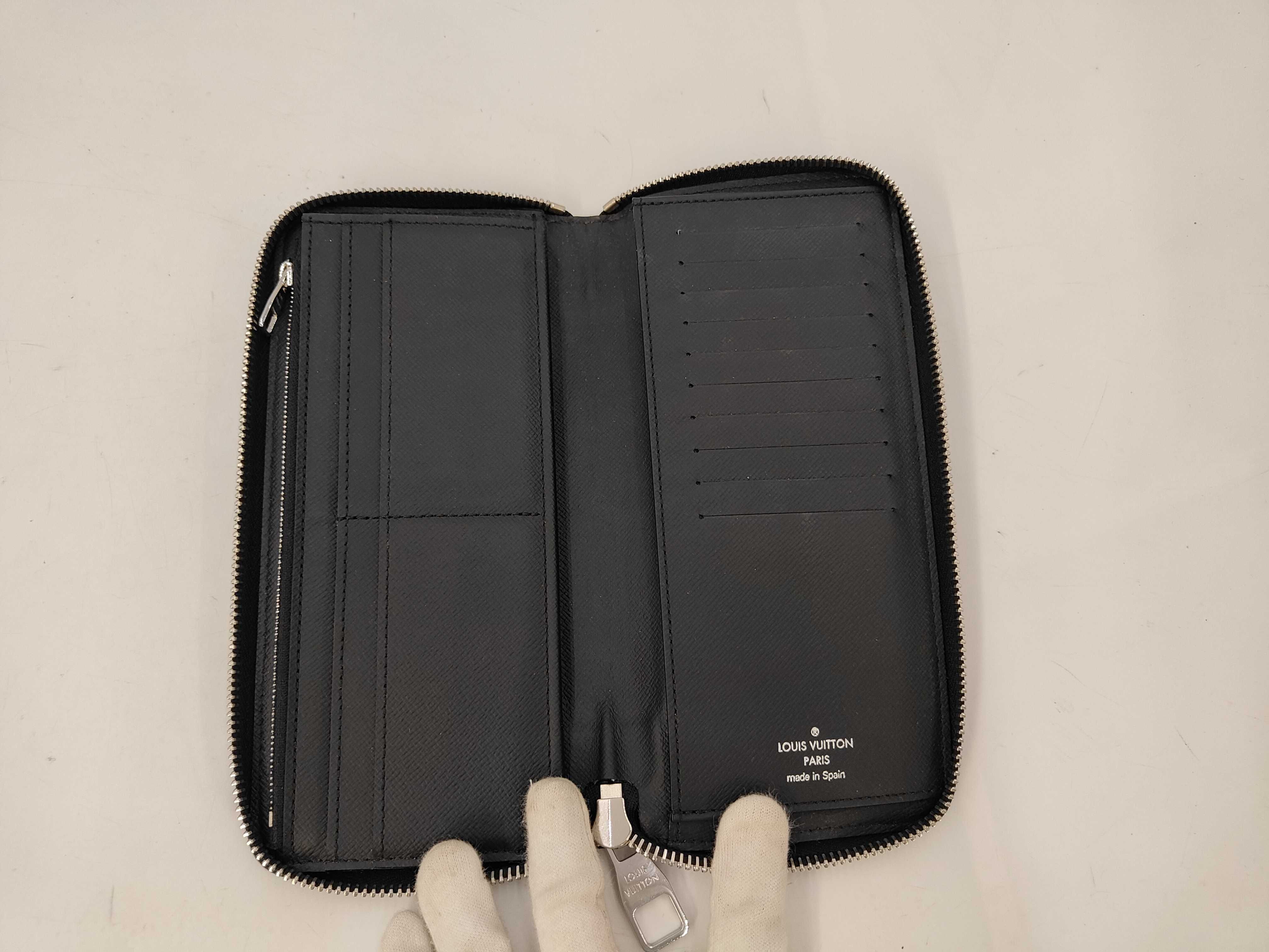 LV wallet — view 4