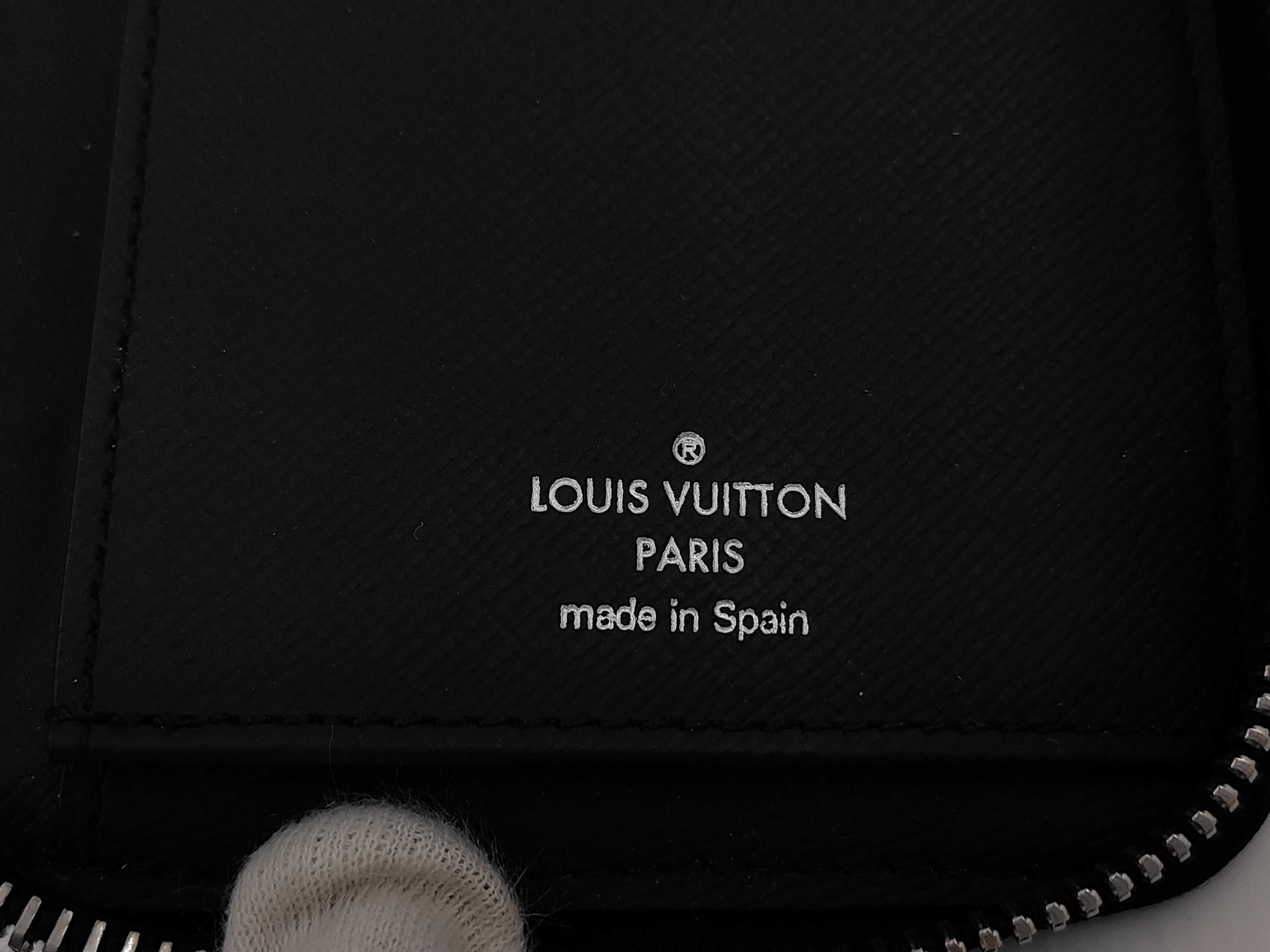 LV wallet — view 5