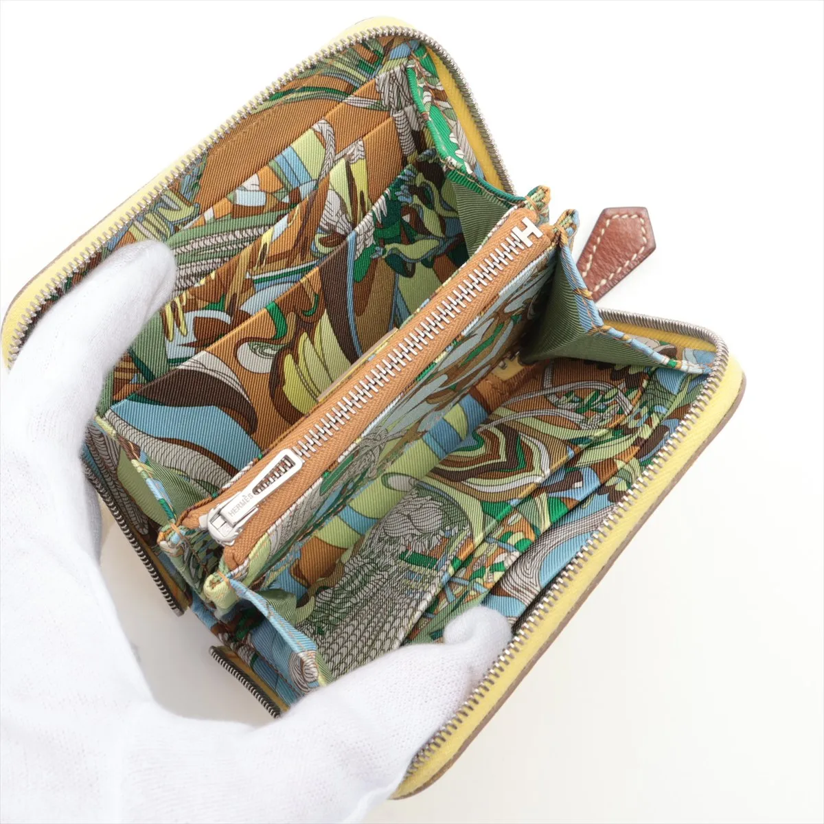 Azap Compact Silk-in Vaux Epson Coin Case Lime Y:2020 — view 3