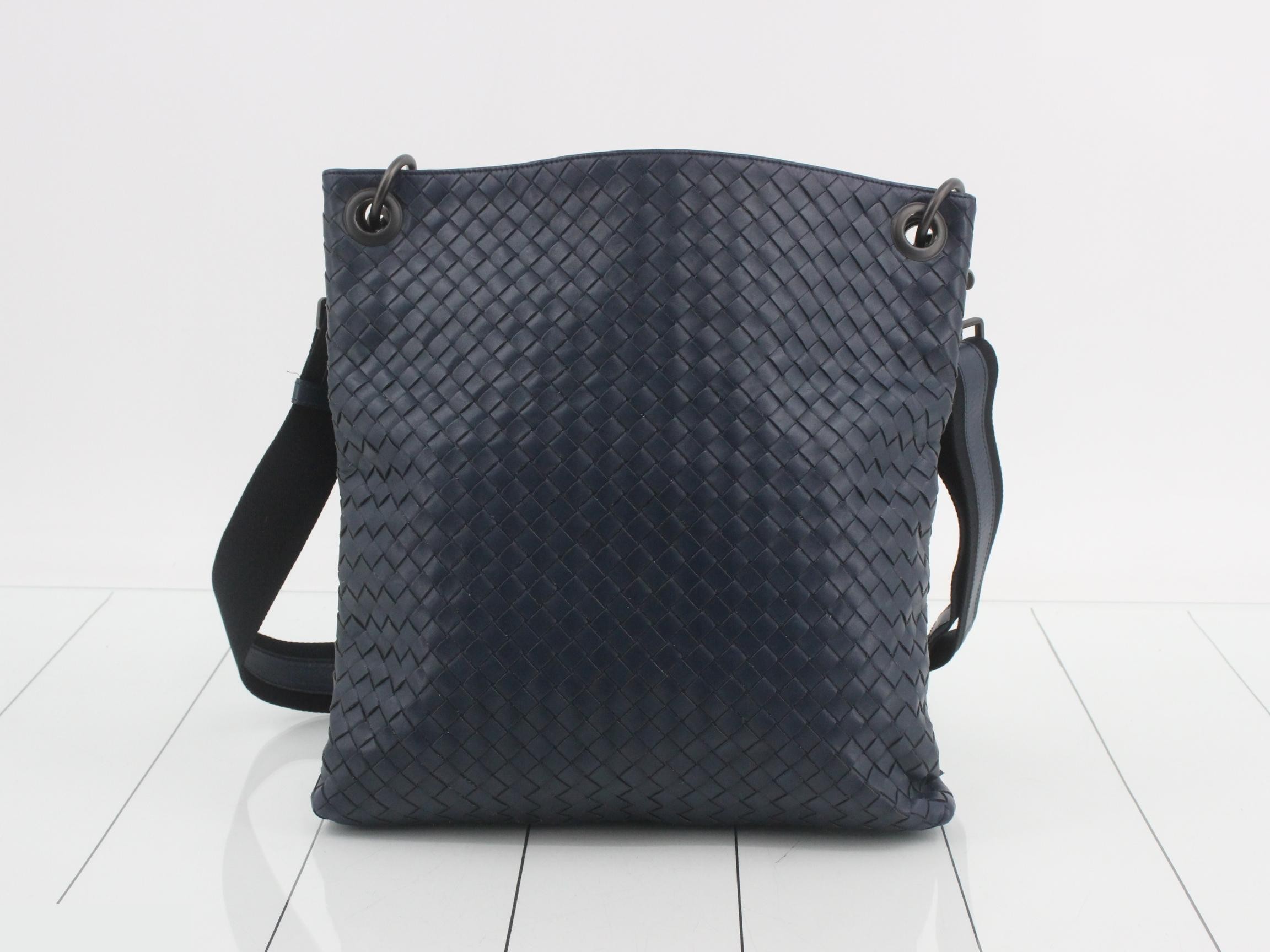 Intrecciato leather shoulder bag, blue tones — view 2