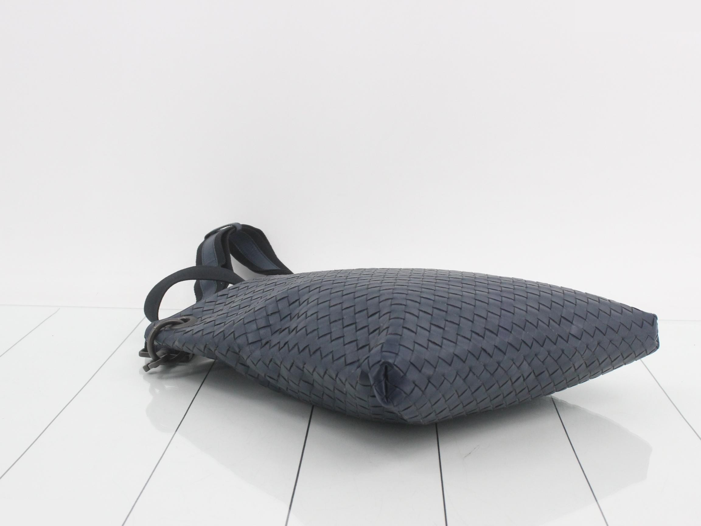 Intrecciato leather shoulder bag, blue tones — view 5