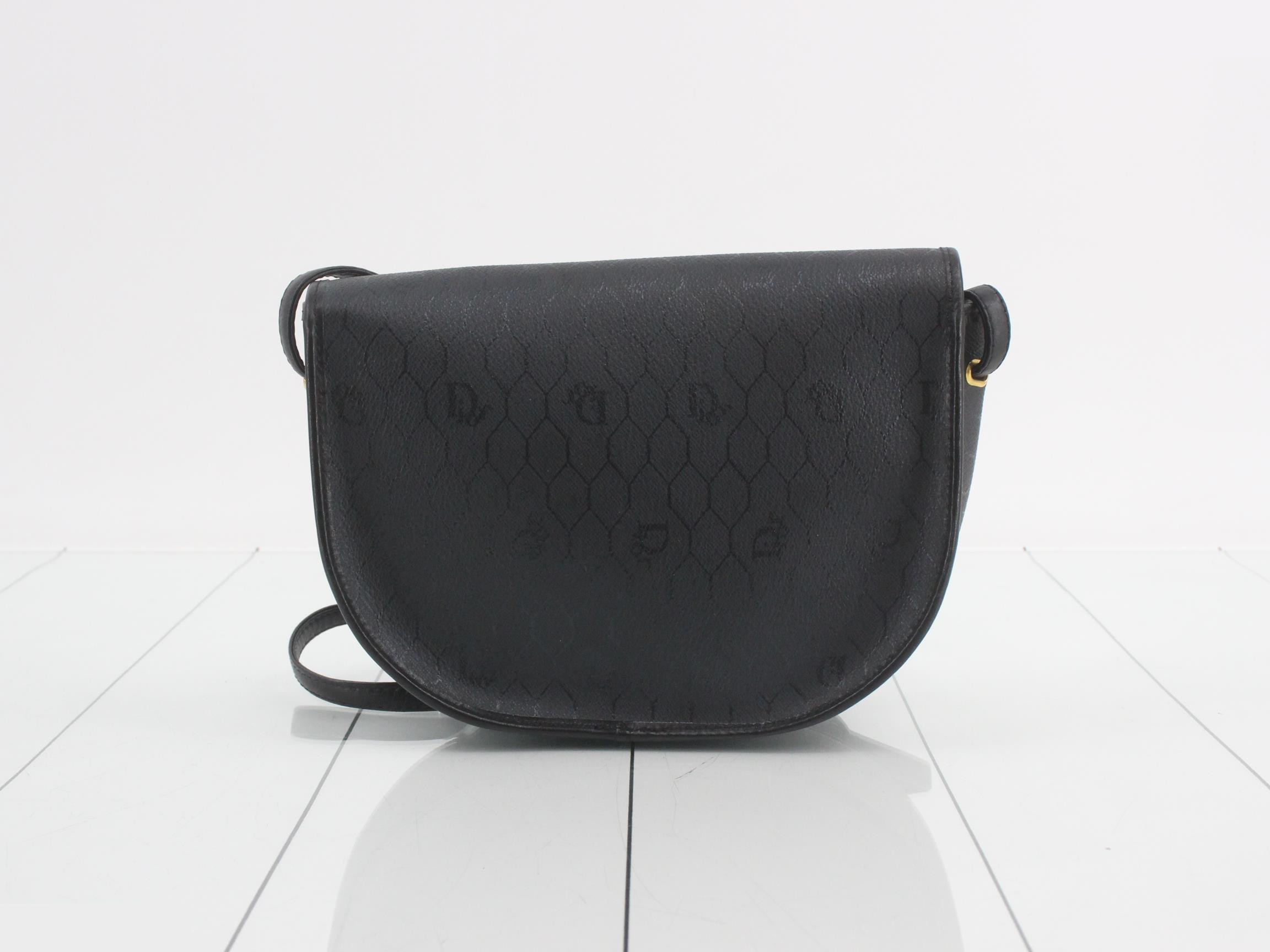 Trotter Honeycomb Flap Bag, Black, 20 x 16 x 5 cm — view 2
