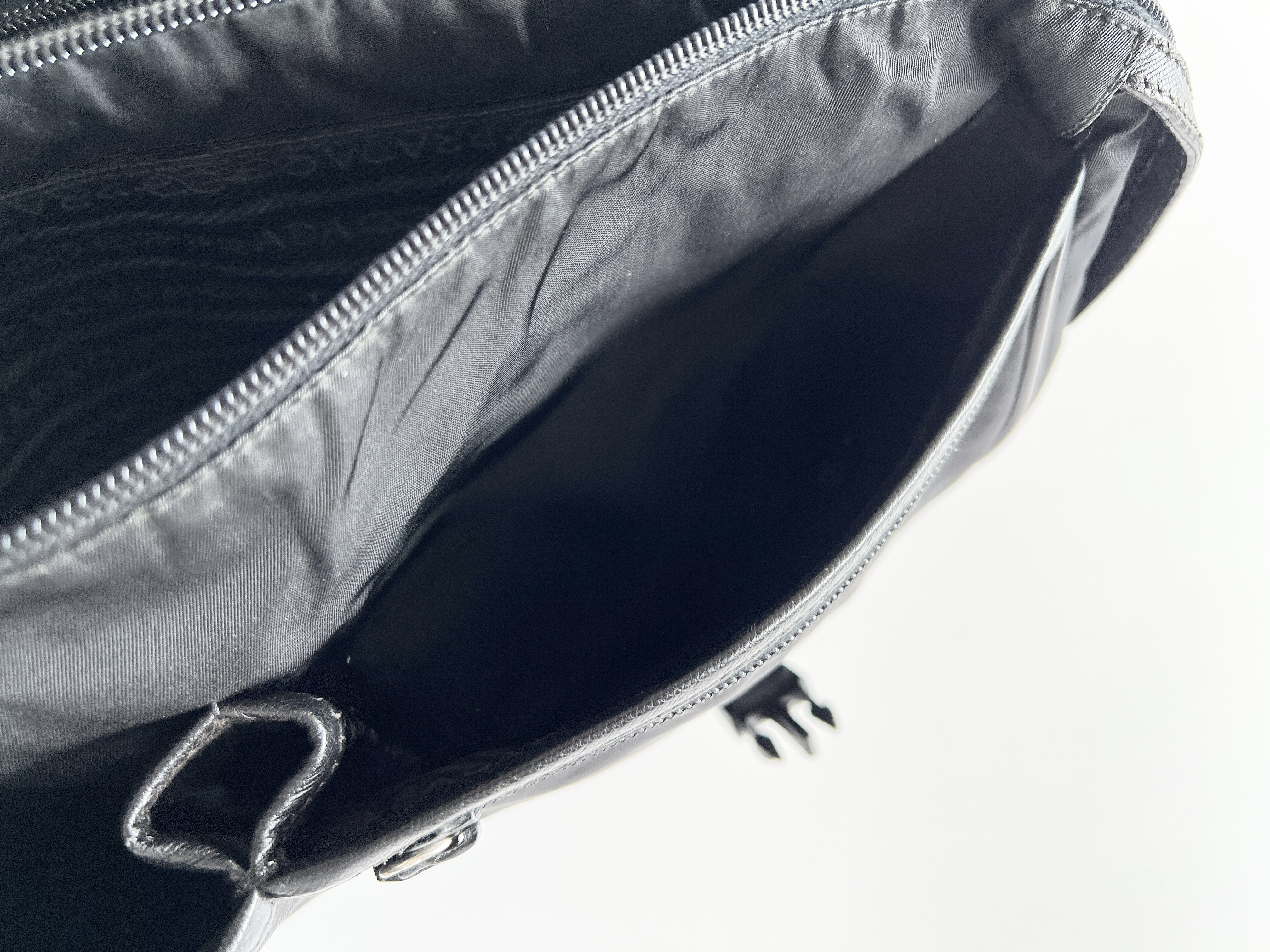 Triangle Logo Nylon Saffiano Leather One-Shoulder Bag Messenger Bag Shoulder Bag — view 11