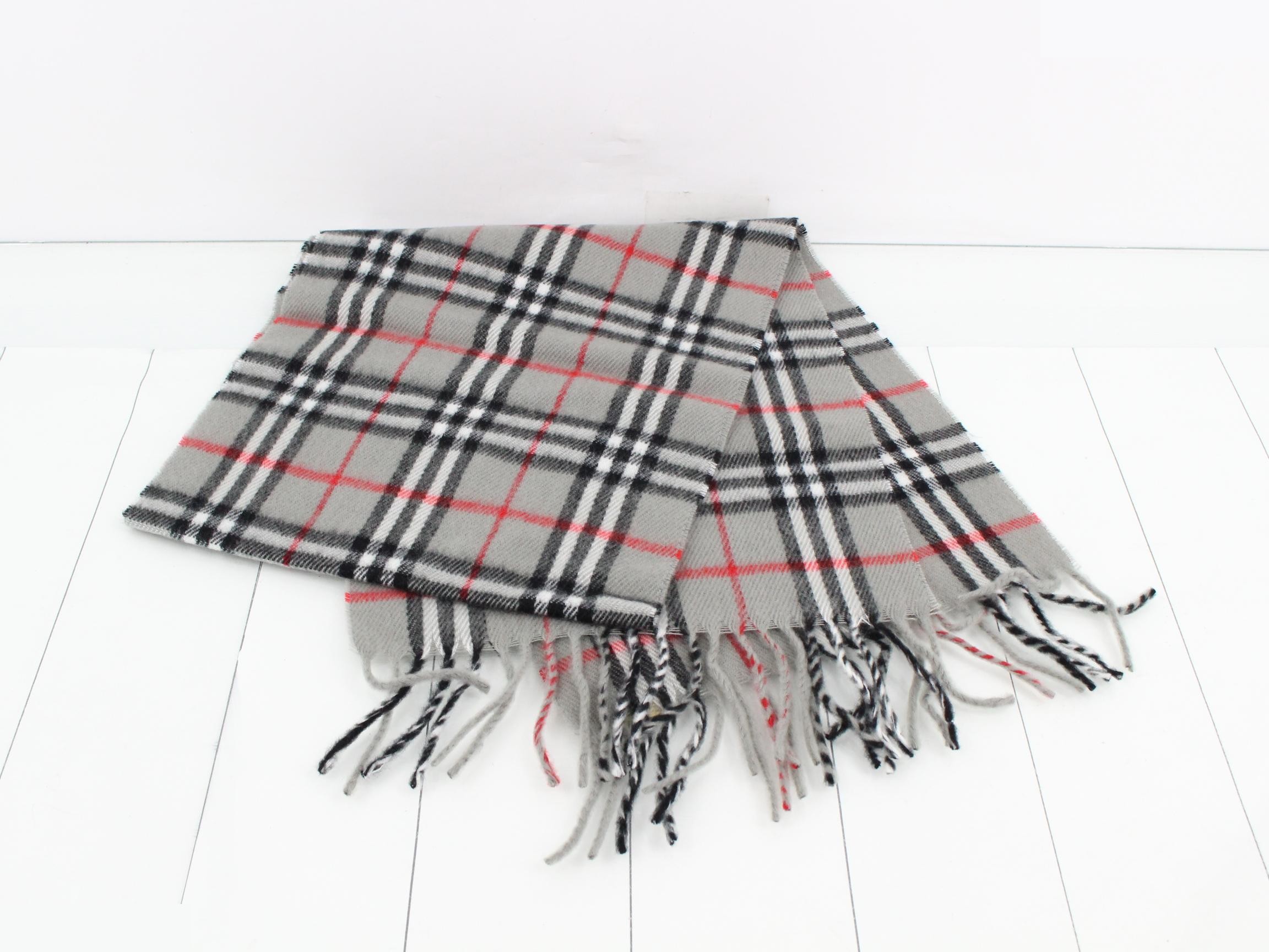 Unused, 50% acrylic, 50% lamb's wool scarf, gray, Nova check pattern. — view 3