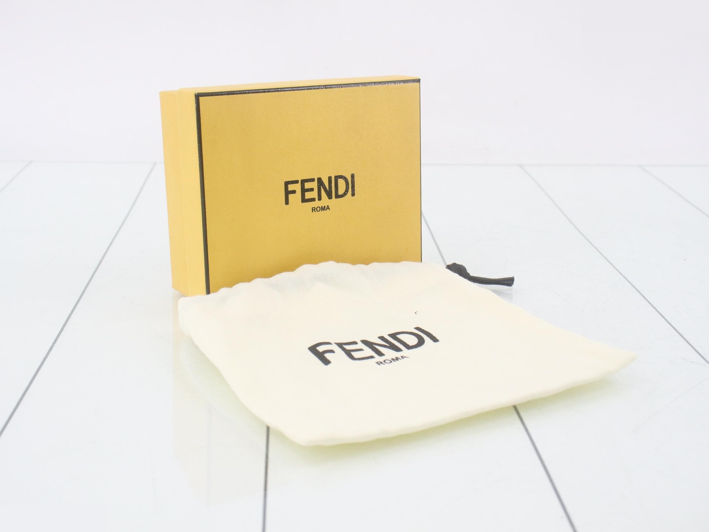 Other lines: Bags and Wallets — view 5