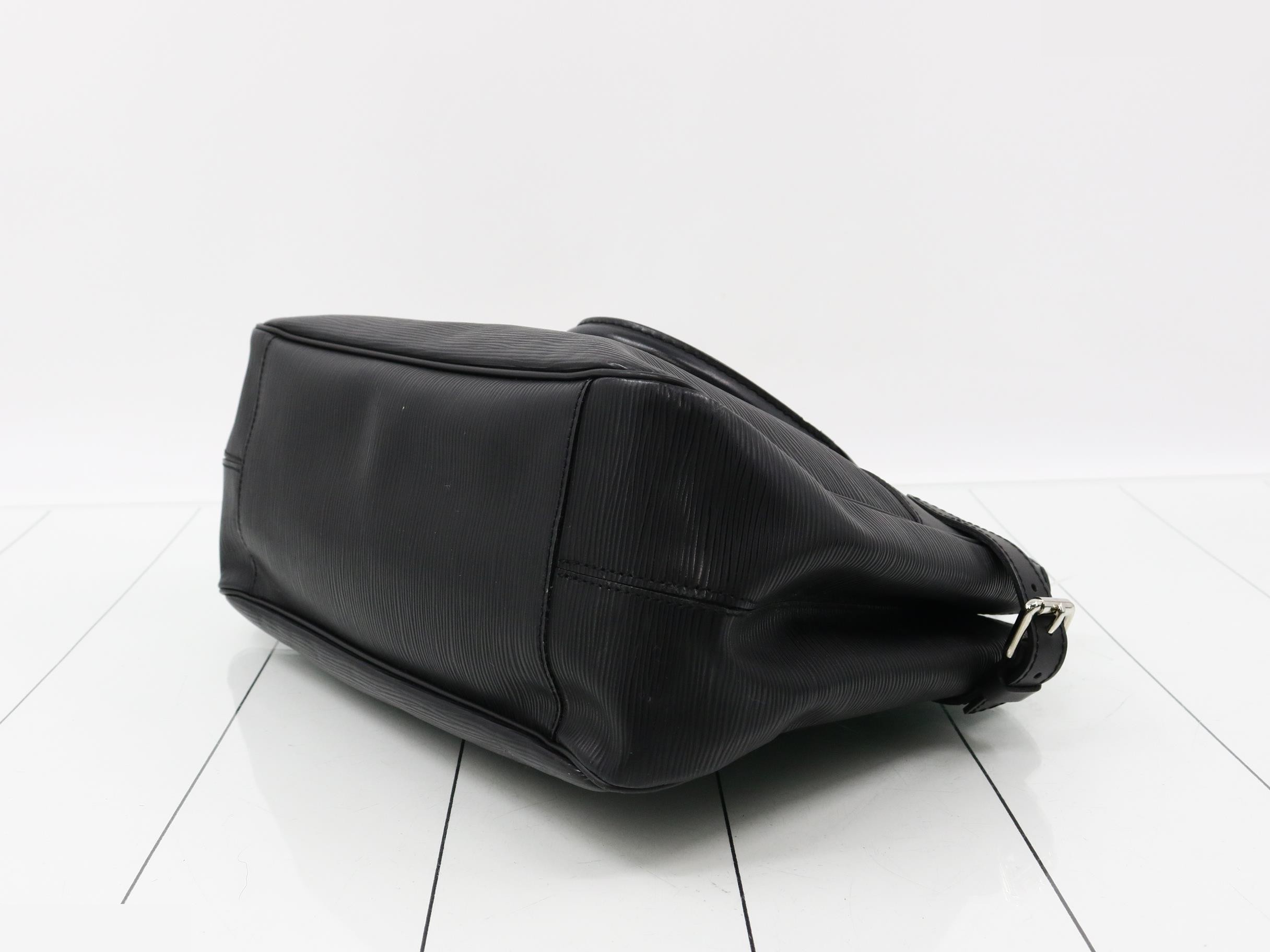Epi Passy PM Noir Handbag — view 6