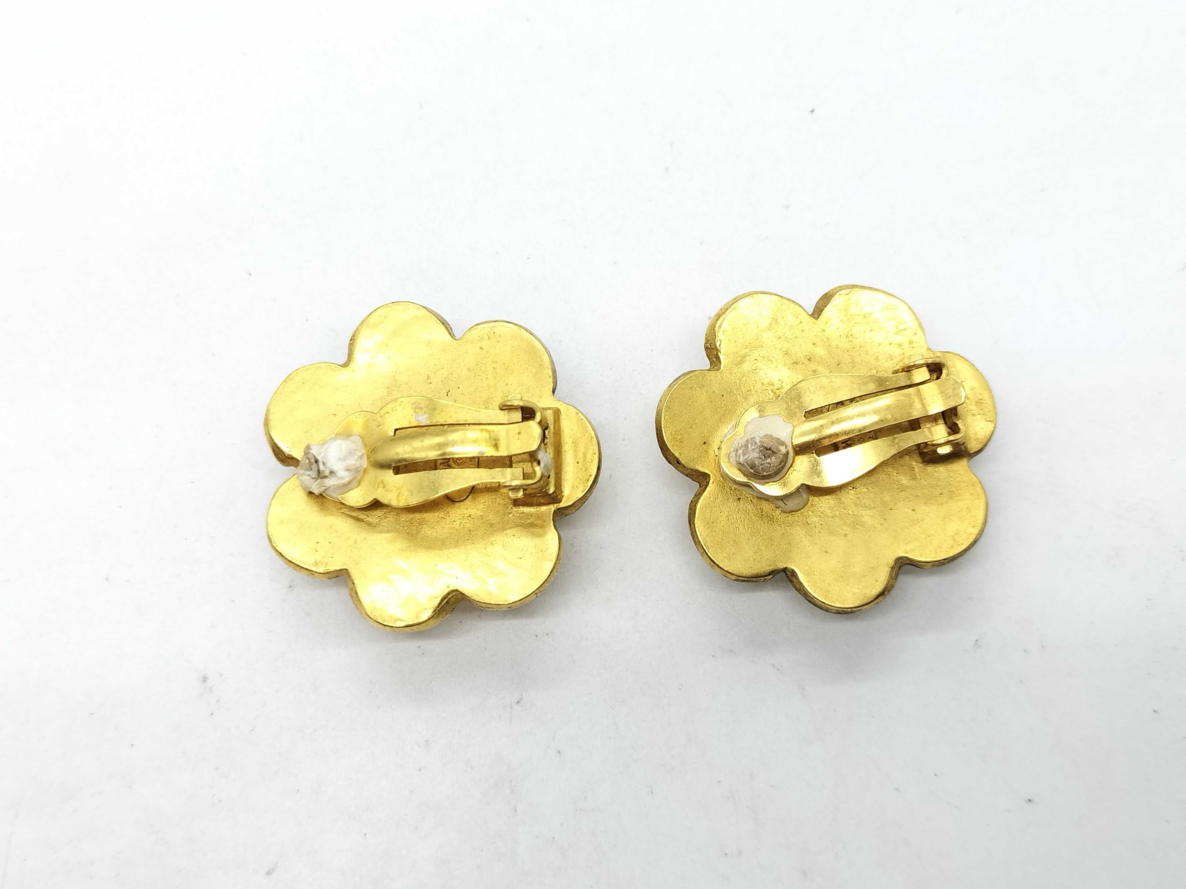 Coco Mark Faux Pearl 96P Flower Earrings — view 2
