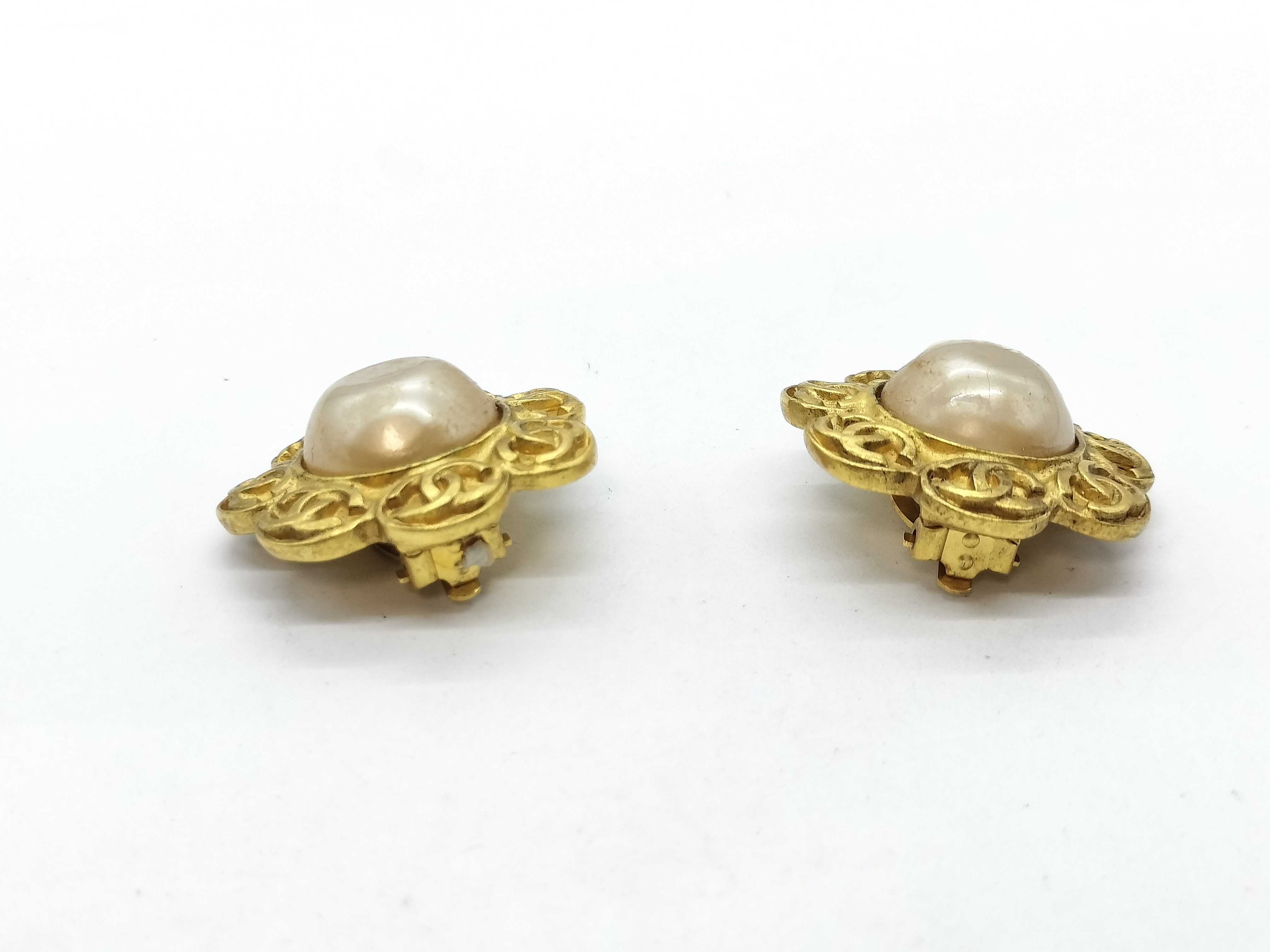 Coco Mark Faux Pearl 96P Flower Earrings — view 4