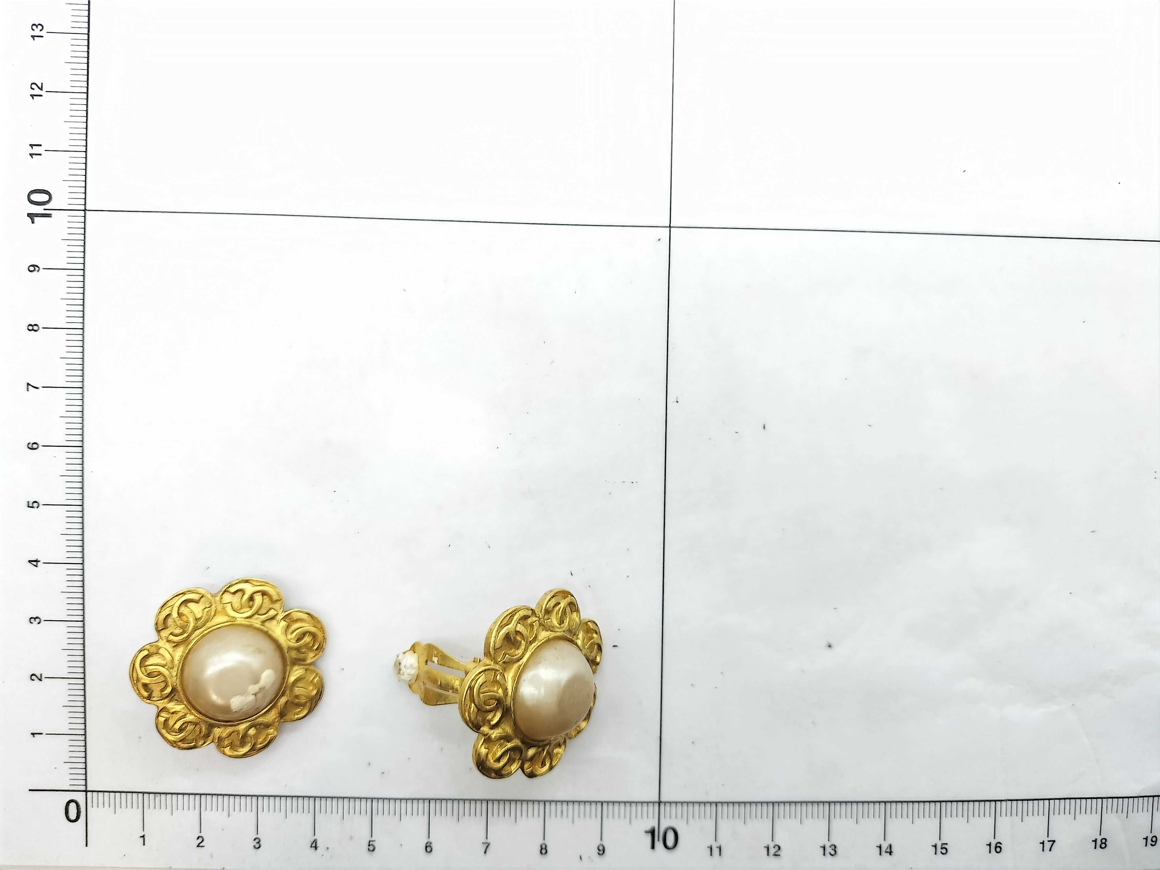 Coco Mark Faux Pearl 96P Flower Earrings — view 6
