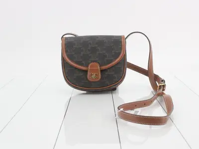 Triomphe Canvas Shoulder Bag