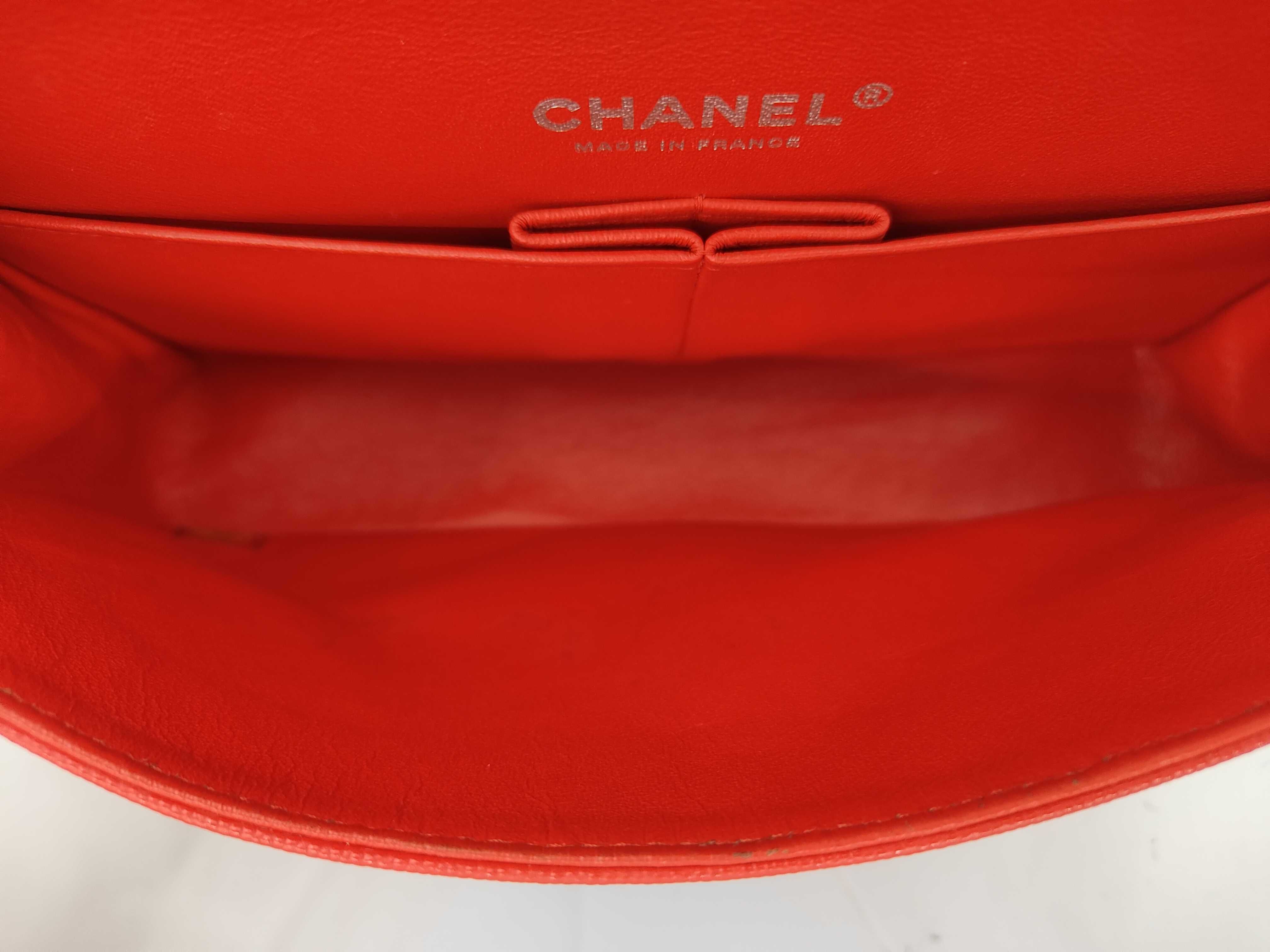 Matelassé 25 Double Flap Caviar Red Chain Shoulder Bag — view 8