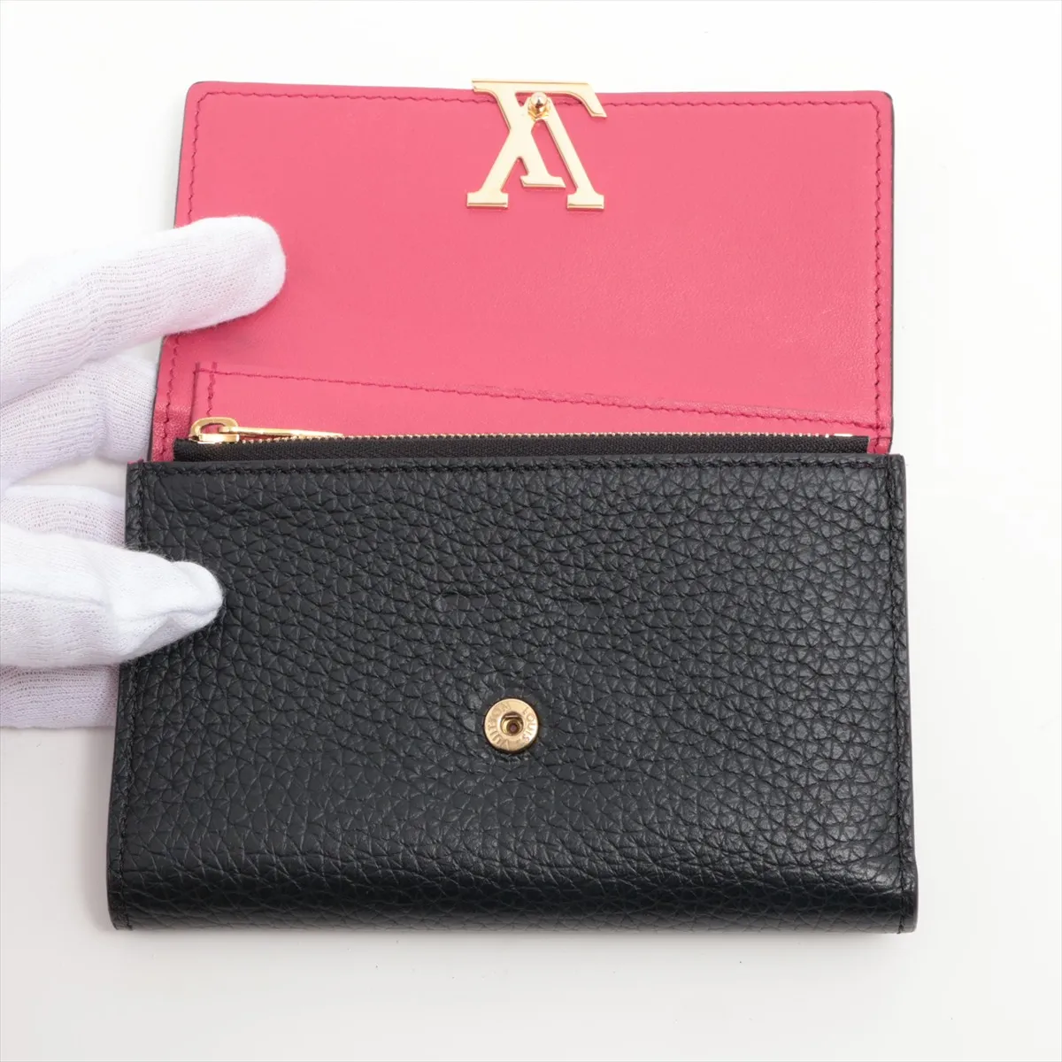Taurillon Portefeuille Capucines Compact M62157 Noir x Hot Pink Compact Wallet with Initials RFID Reactive — view 3