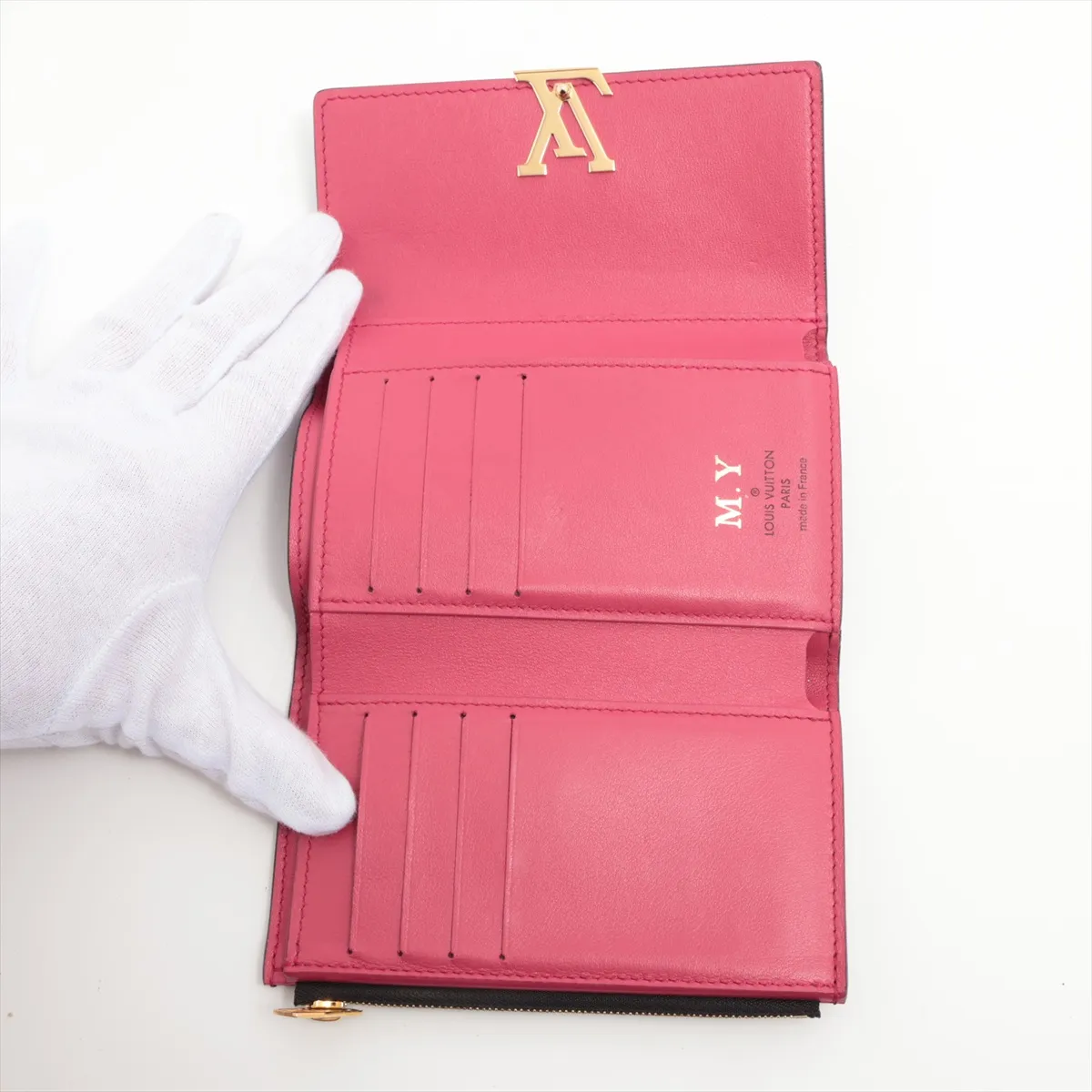 Taurillon Portefeuille Capucines Compact M62157 Noir x Hot Pink Compact Wallet with Initials RFID Reactive — view 4