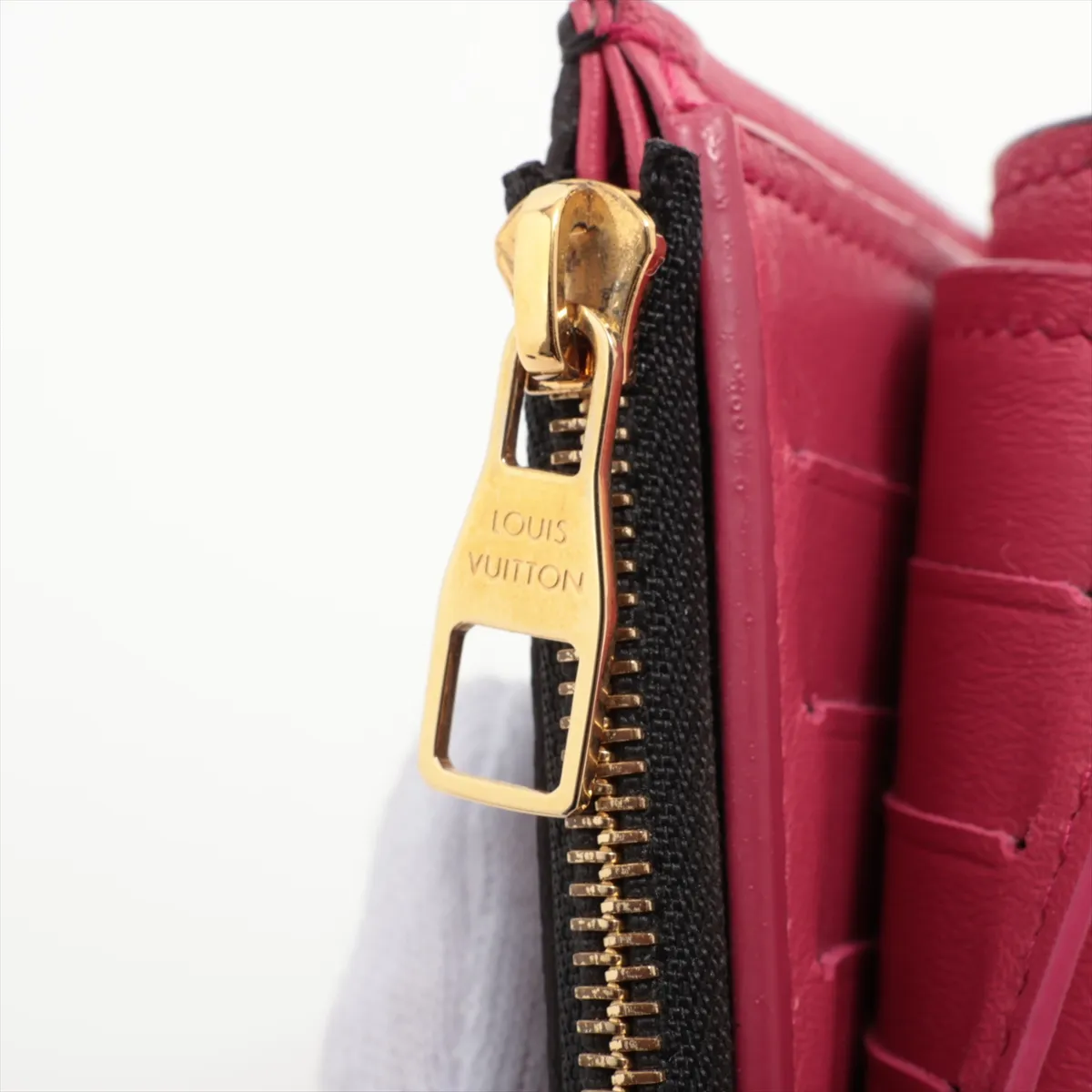 Taurillon Portefeuille Capucines Compact M62157 Noir x Hot Pink Compact Wallet with Initials RFID Reactive — view 8