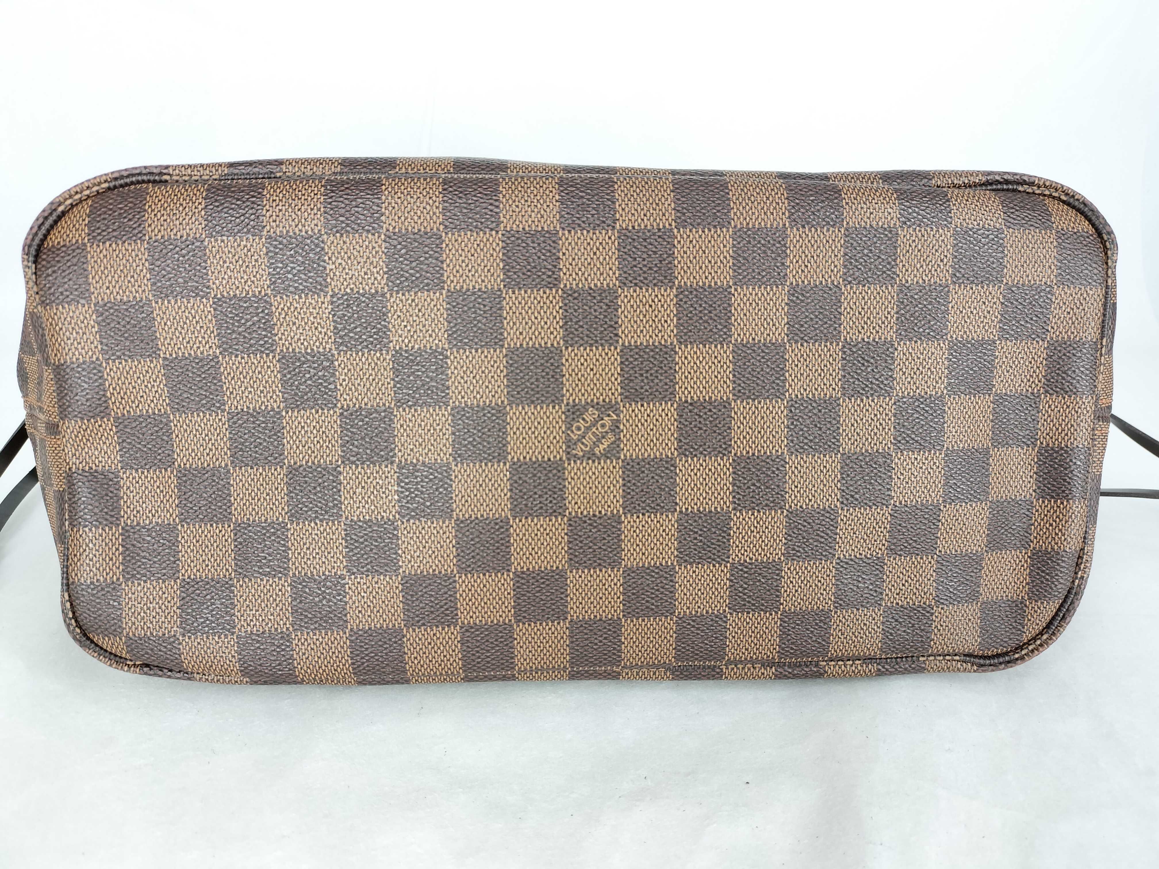Damier Neverfull MM Tote Bag — view 7