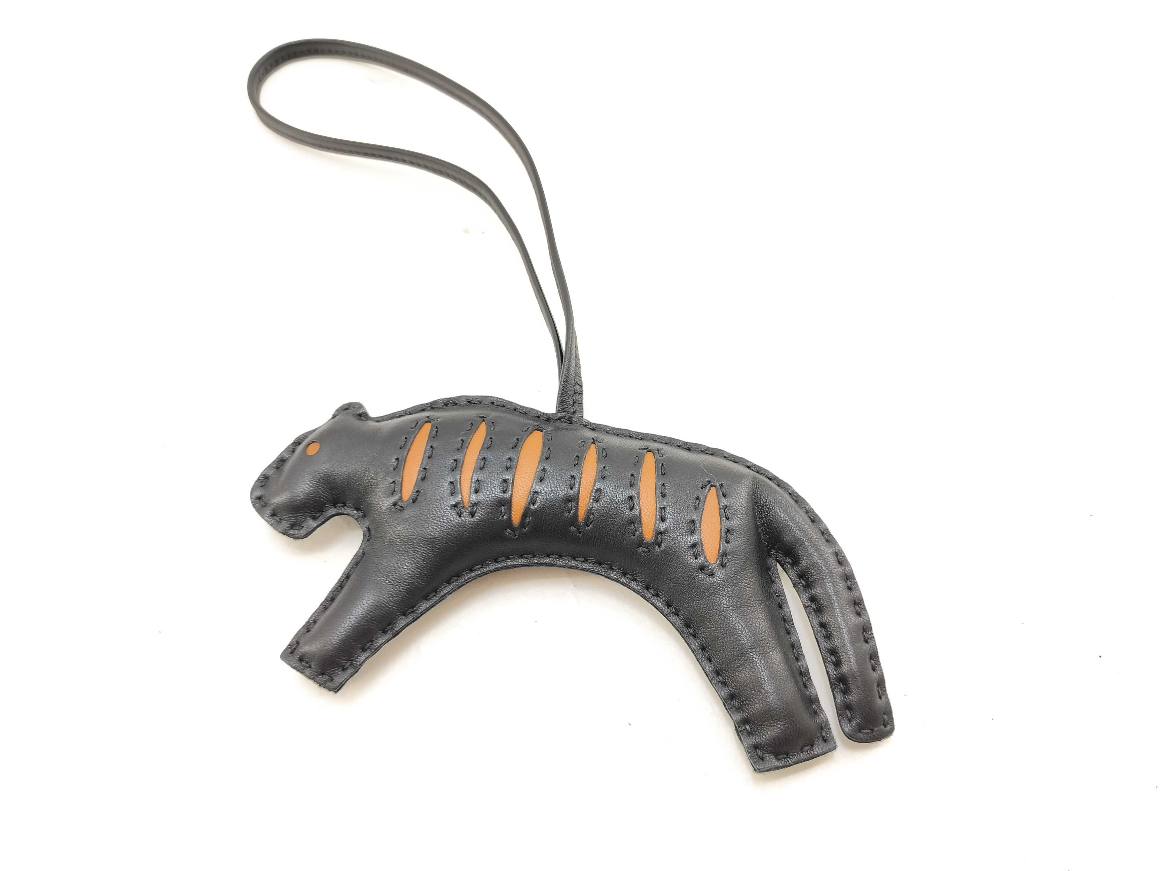 L'Ouvrier Charm — view 2