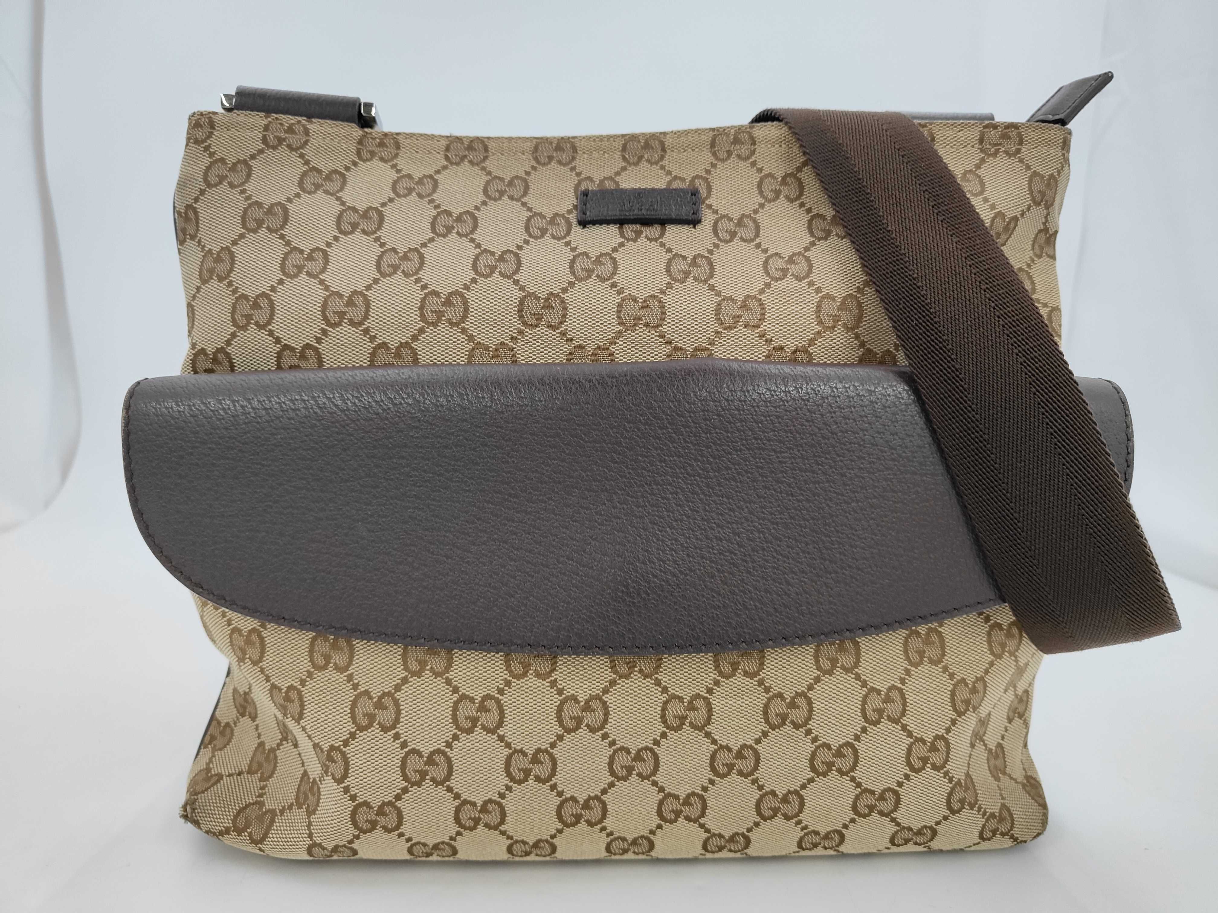 GG Canvas Shoulder Bag