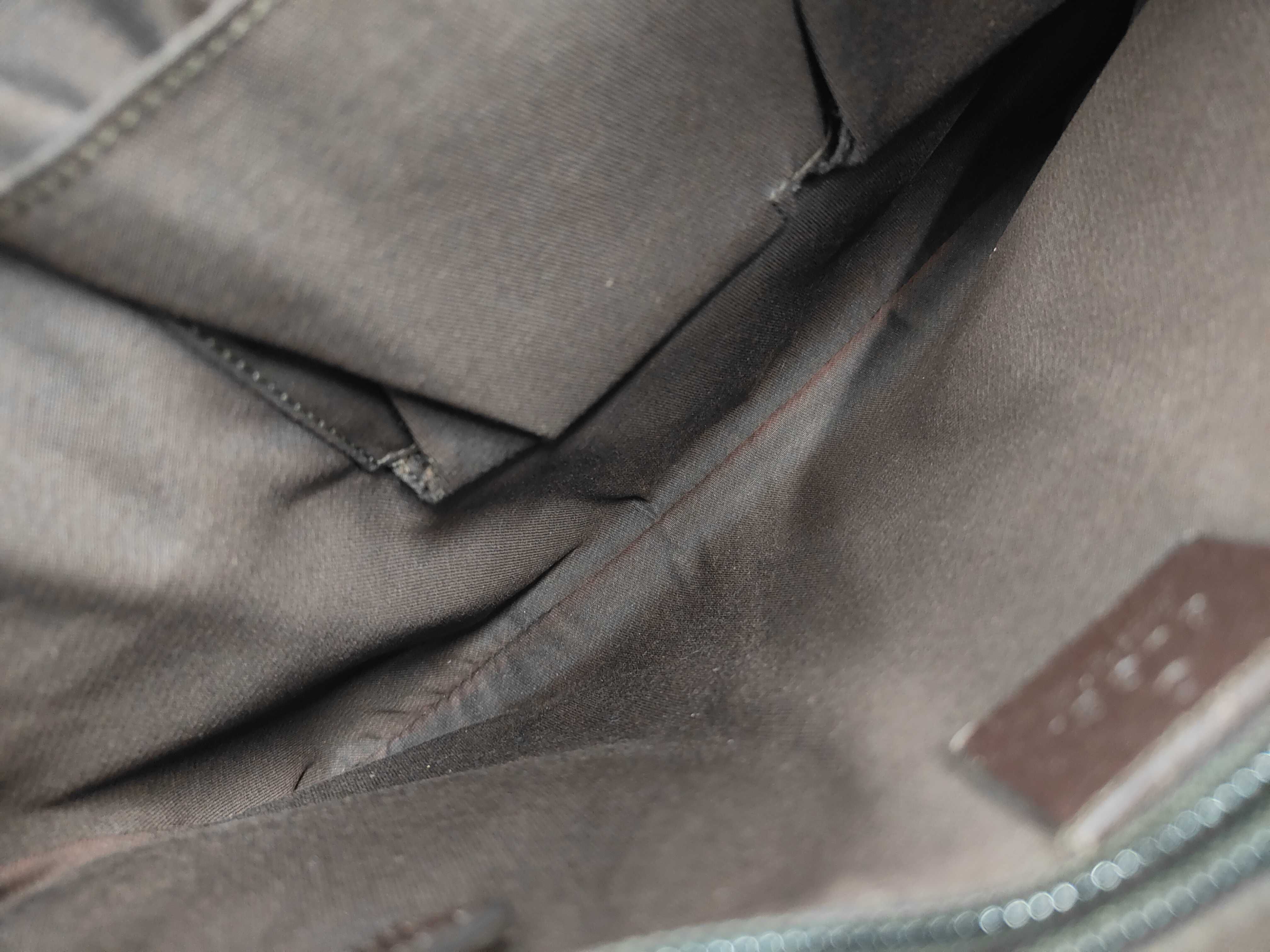 GG Canvas Shoulder Bag — view 9